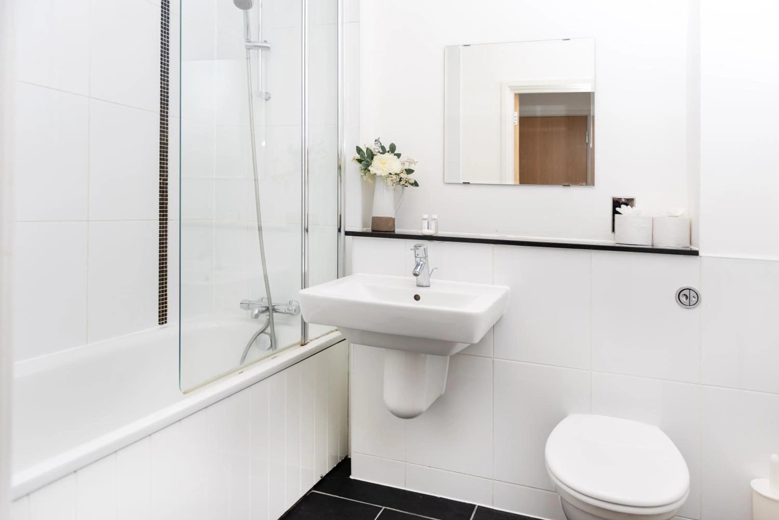 Shower in City Stay Apartments - Hub