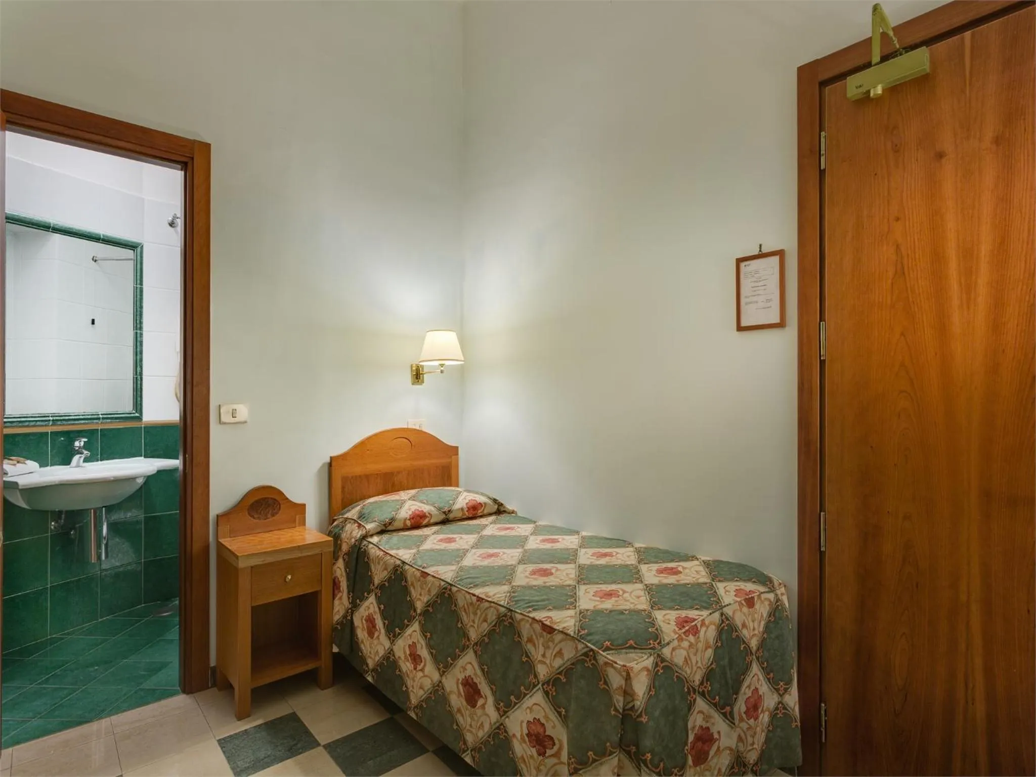 Bed in Hotel Aberdeen