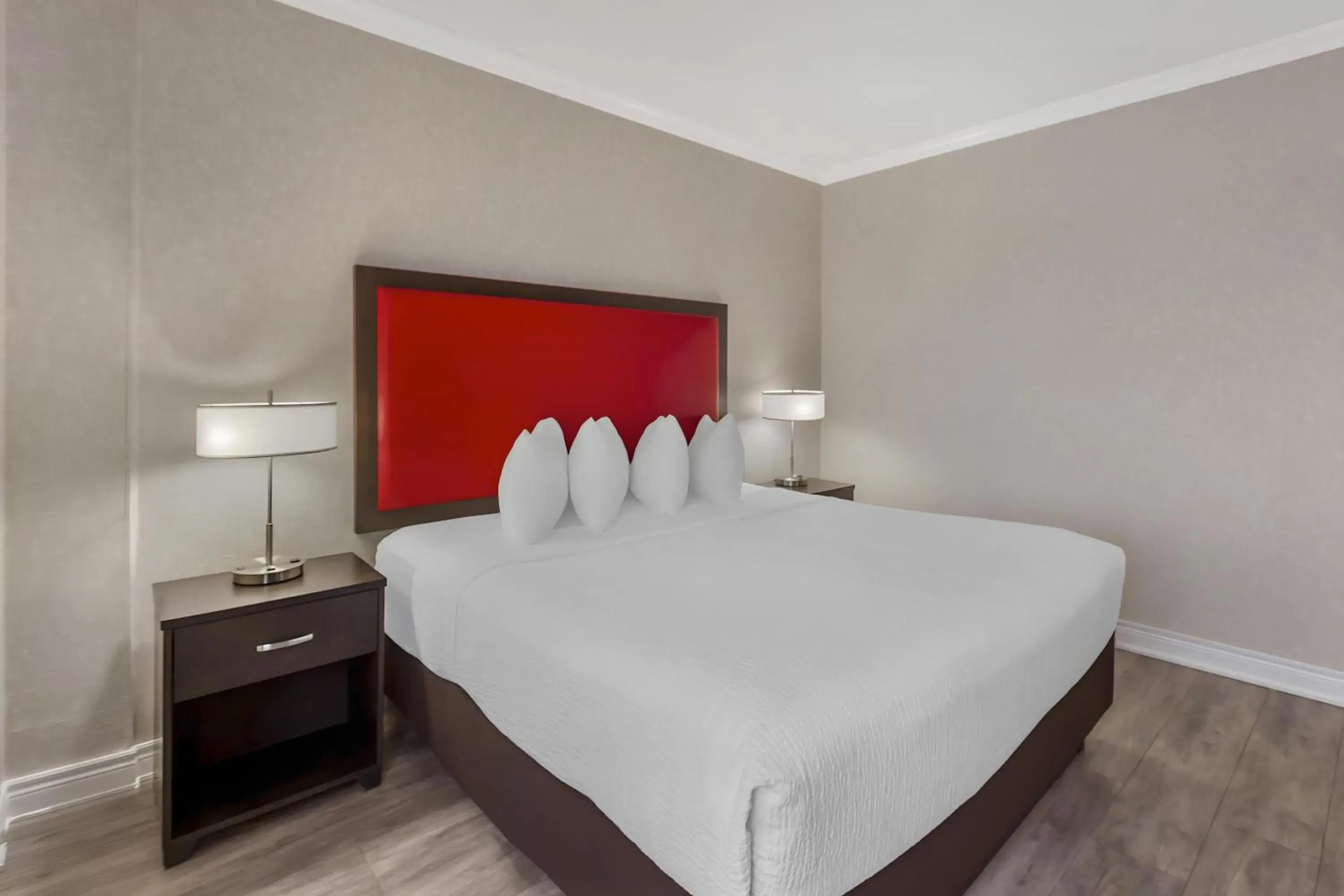 King Suite with Roll-In Shower and Sofa Bed - Disability/Non-Smoking in Best Western Plus Rose City Suites King Suite with Roll-In Shower and Sofa Bed - Disability/Non-Smoking in Best Western Plus Rose City Suites