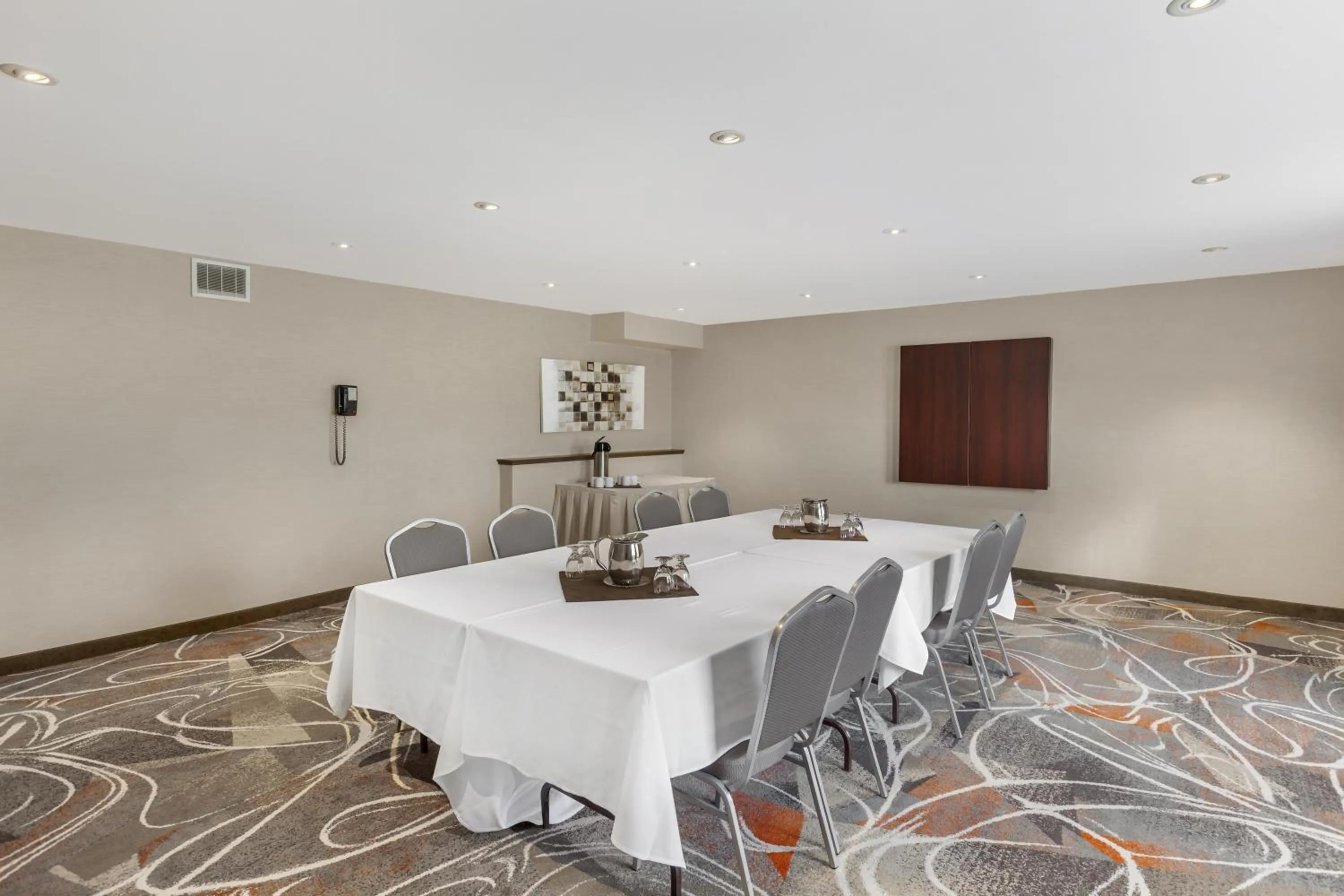 Meeting/conference room in Best Western Plus Rose City Suites