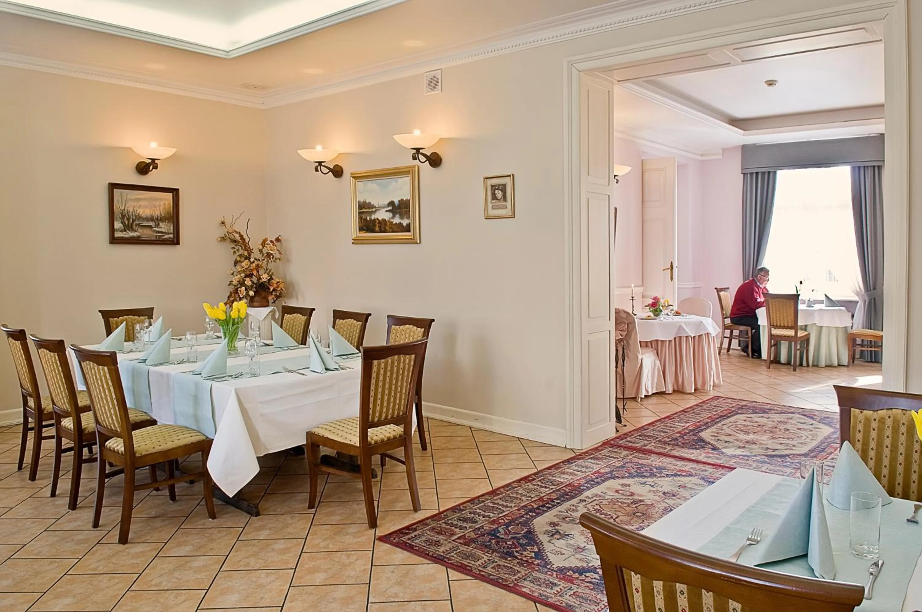 Restaurant/places to eat in Hotel Dworek***