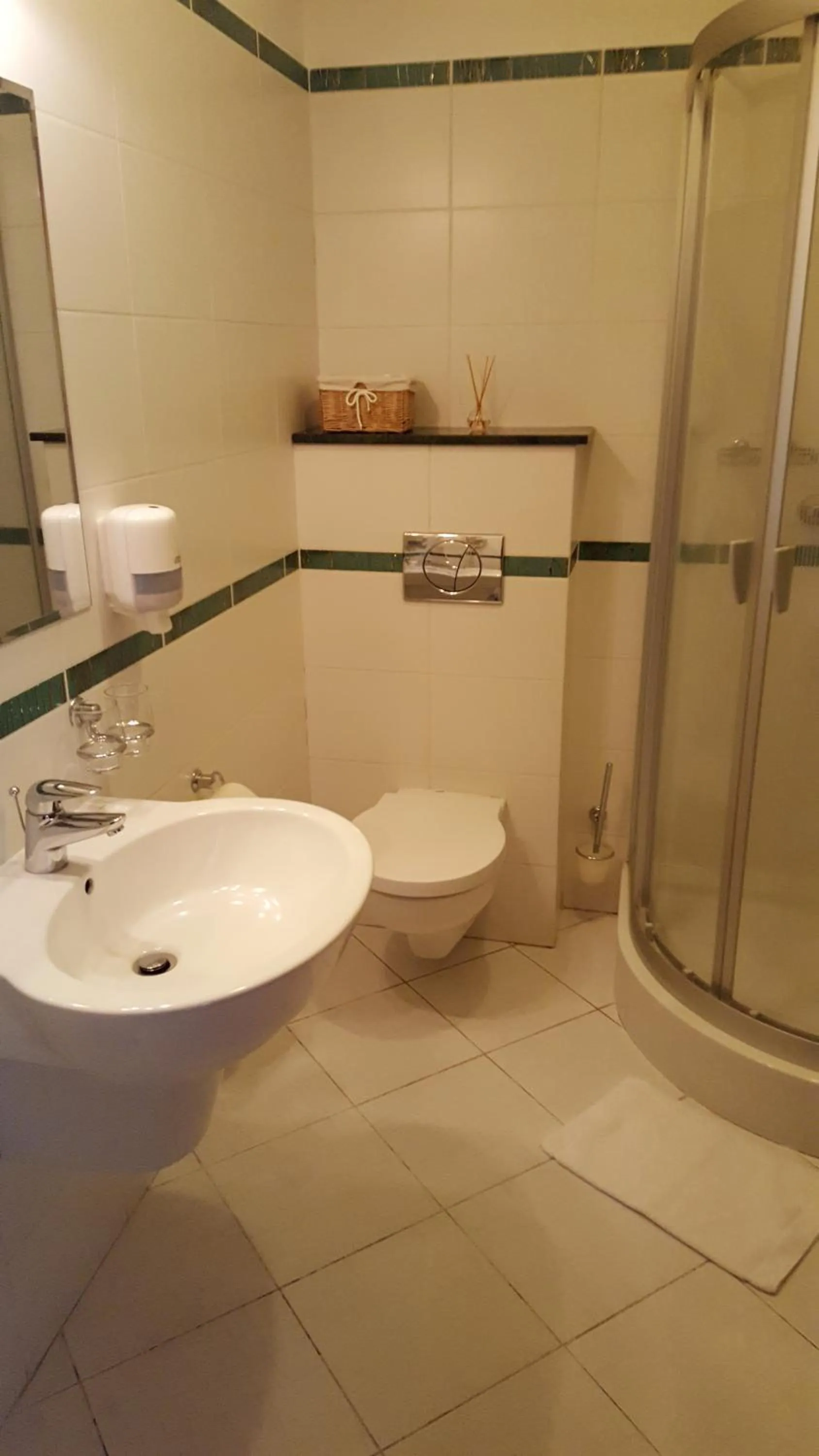 Shower in Hotel Dworek***