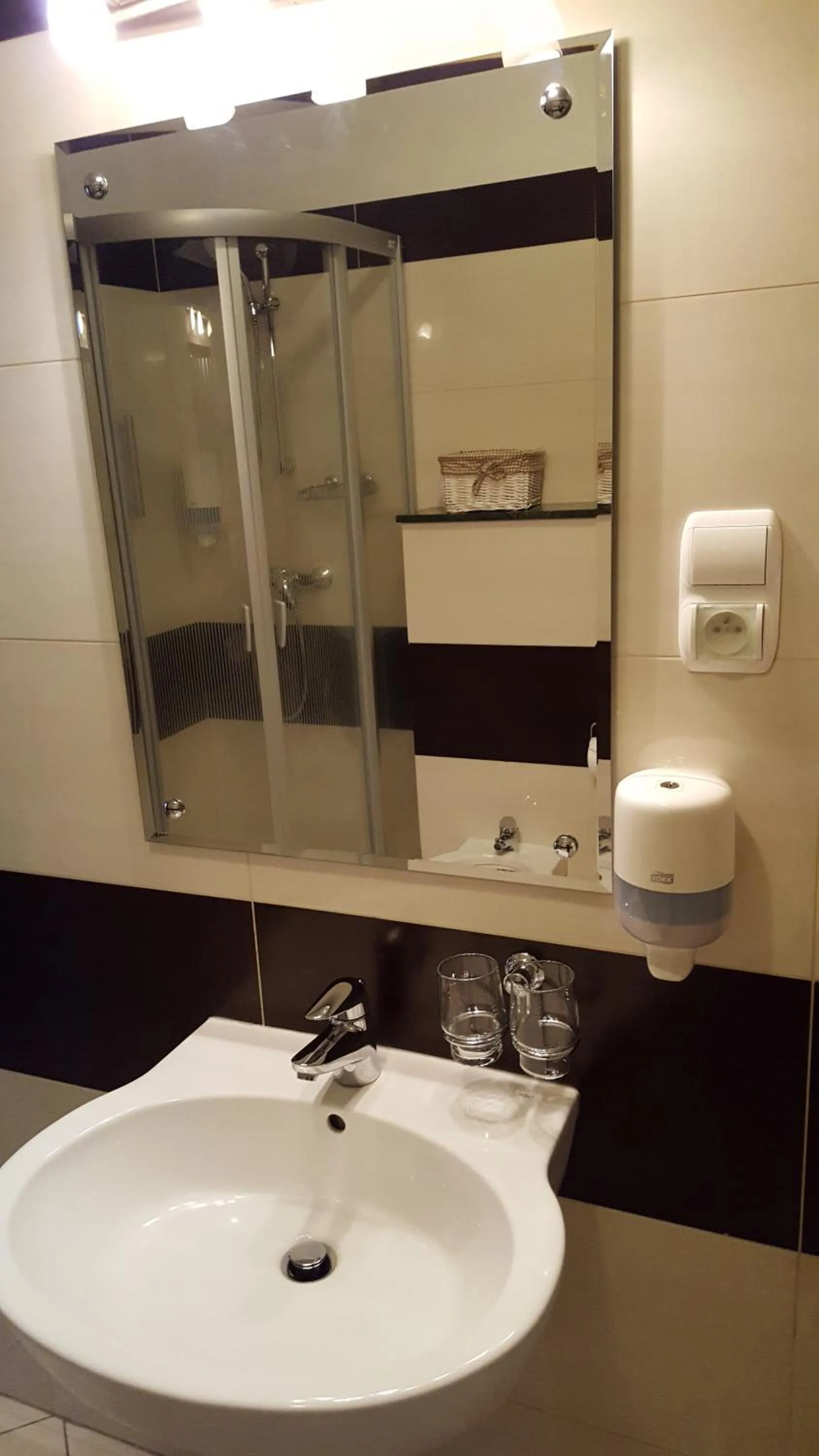 Shower in Hotel Dworek***