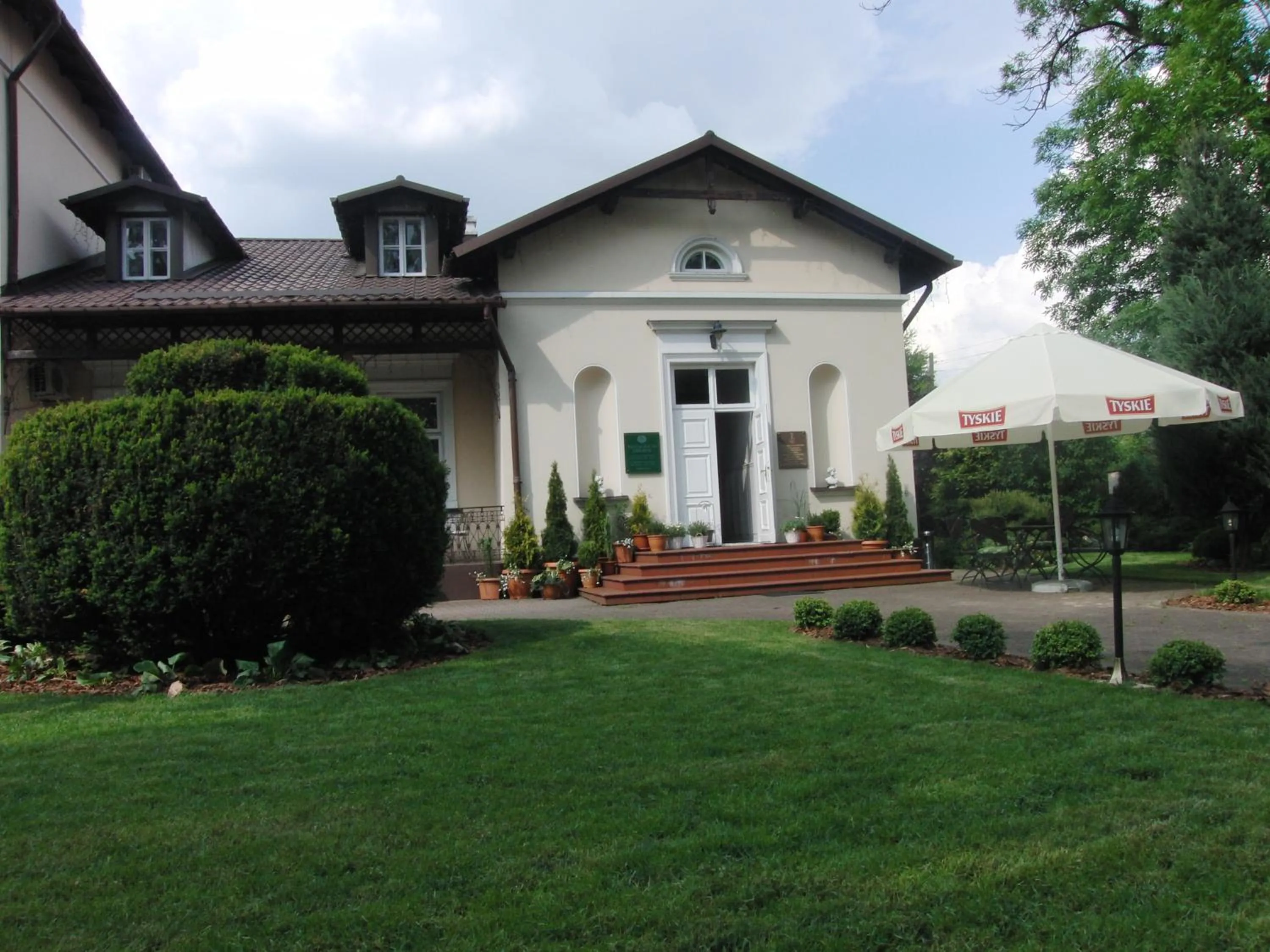 Property building in Hotel Dworek***