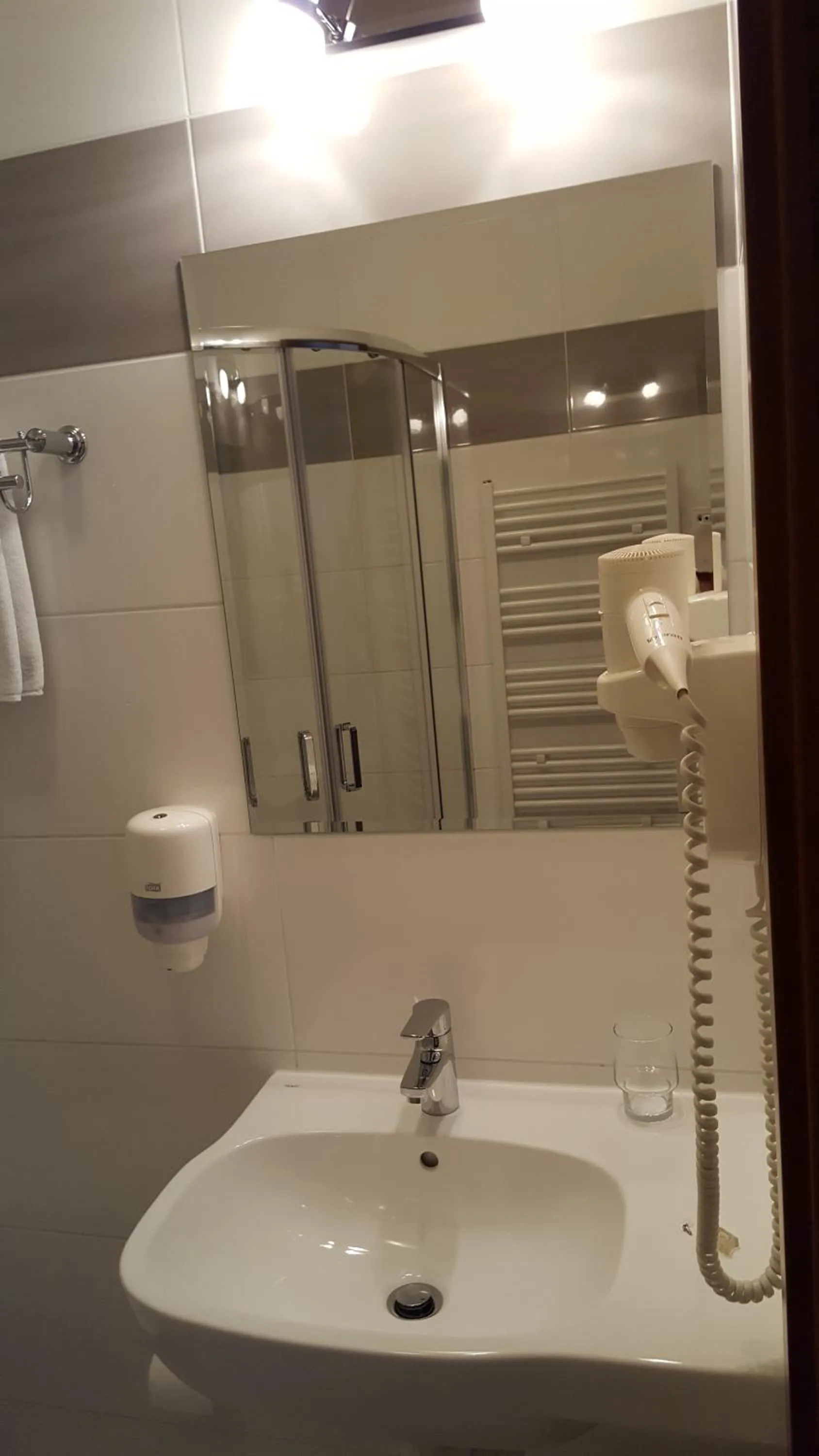 Shower in Hotel Dworek***