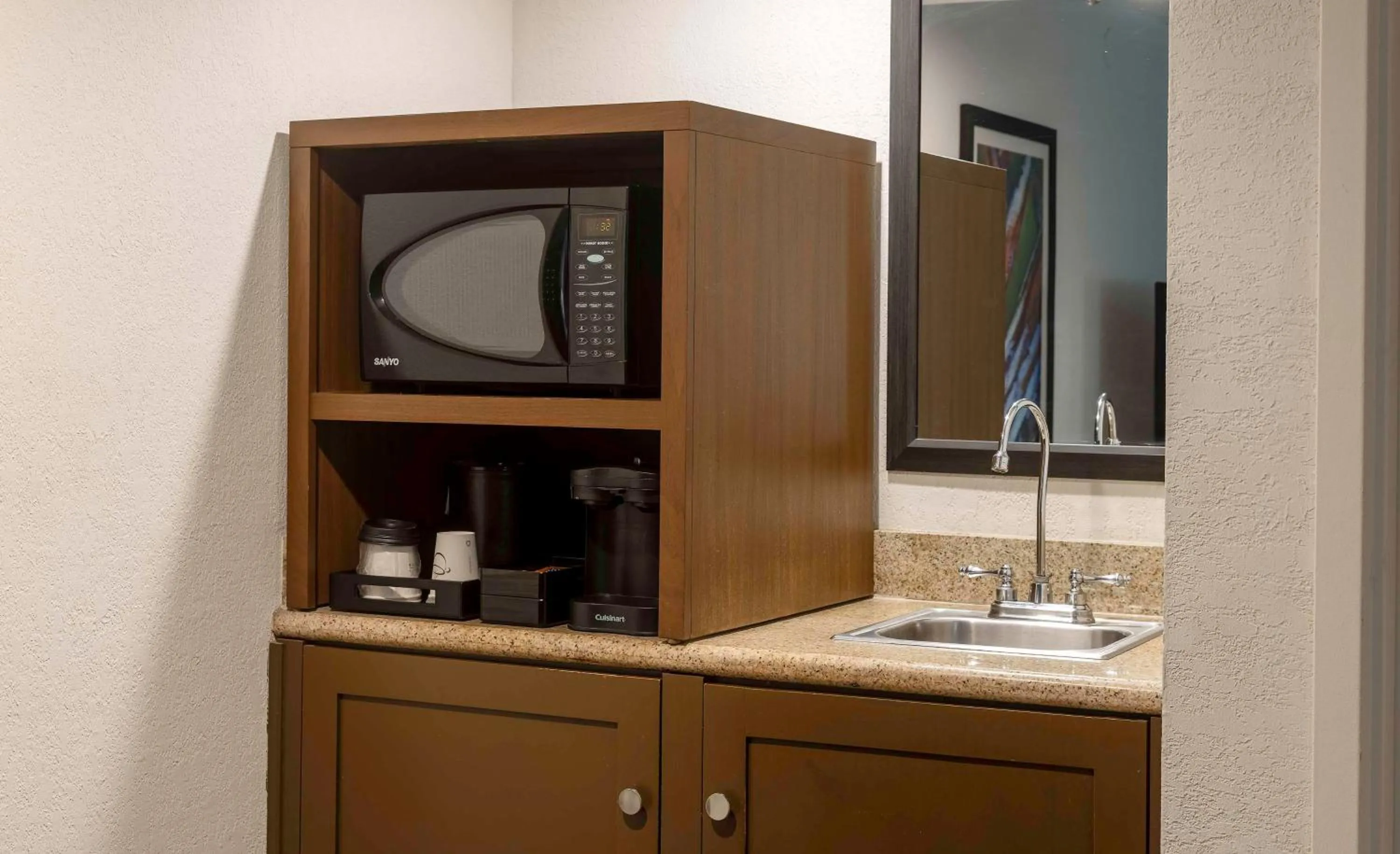 Photo of the whole room in Embassy Suites by Hilton Palm Desert