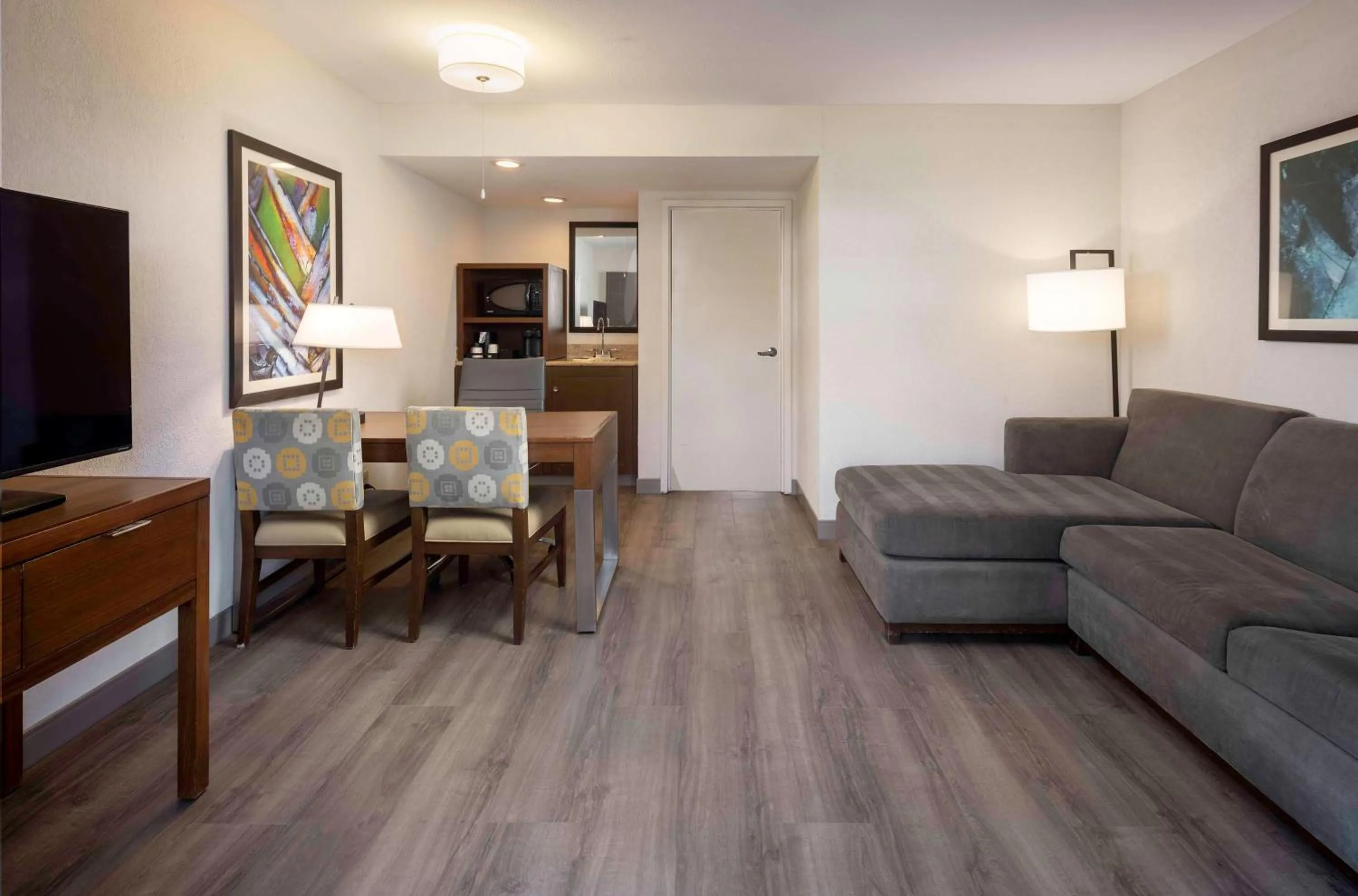 Living room in Embassy Suites by Hilton Palm Desert