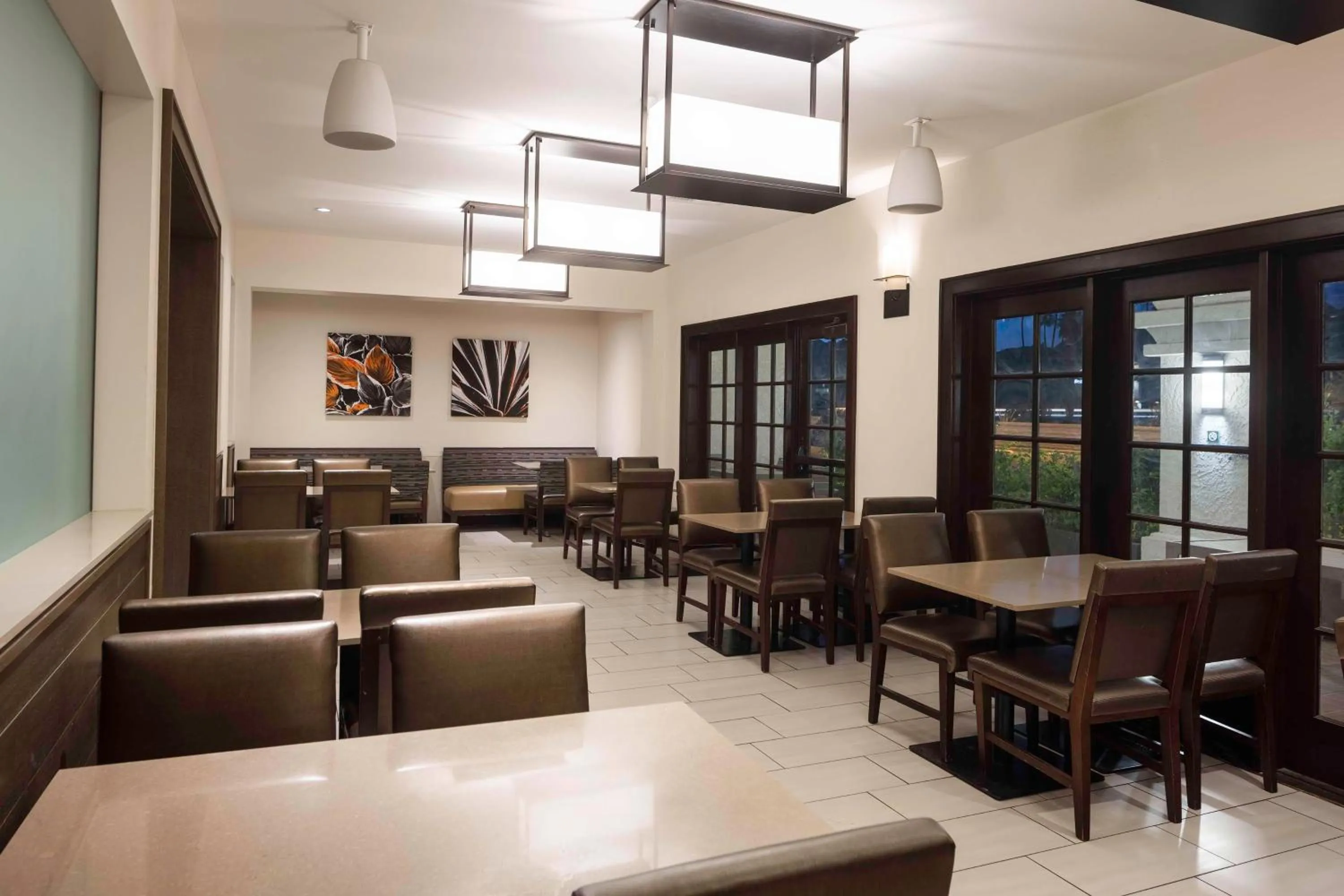 Restaurant/places to eat in Embassy Suites by Hilton Palm Desert