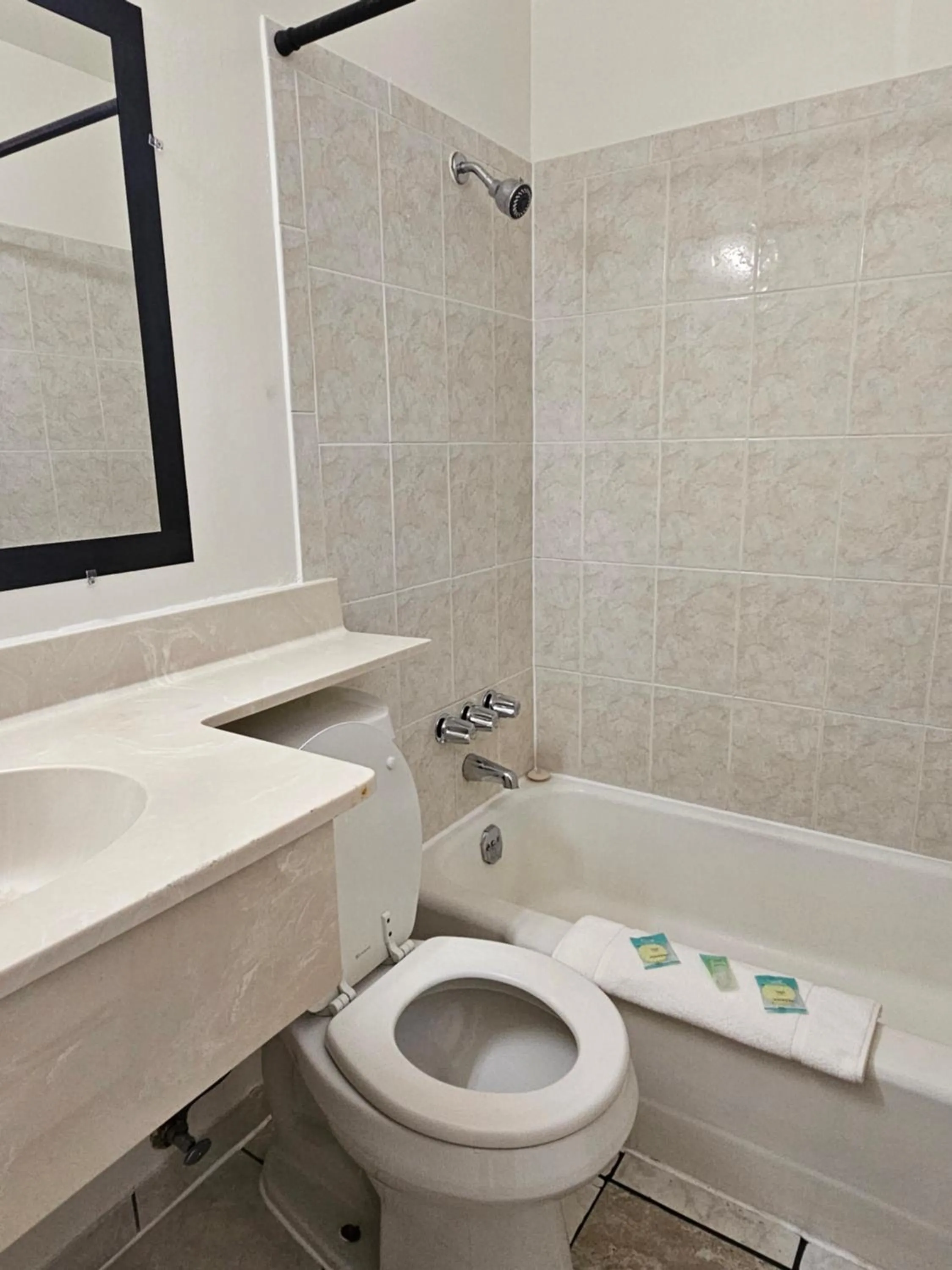 Bathroom in H&H Motor Lodge