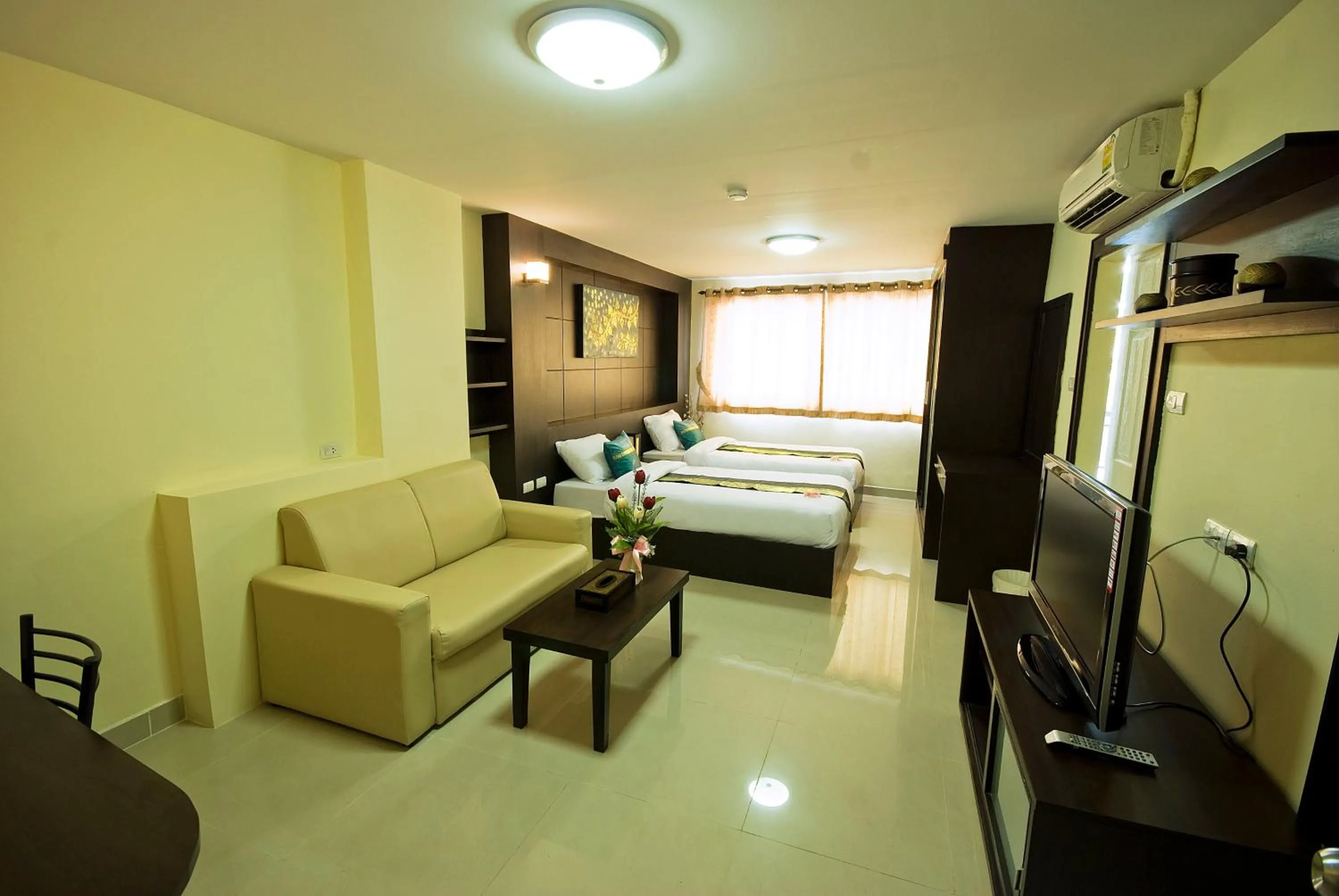 Photo of the whole room, Bed in Regent Suvarnabhumi Hotel