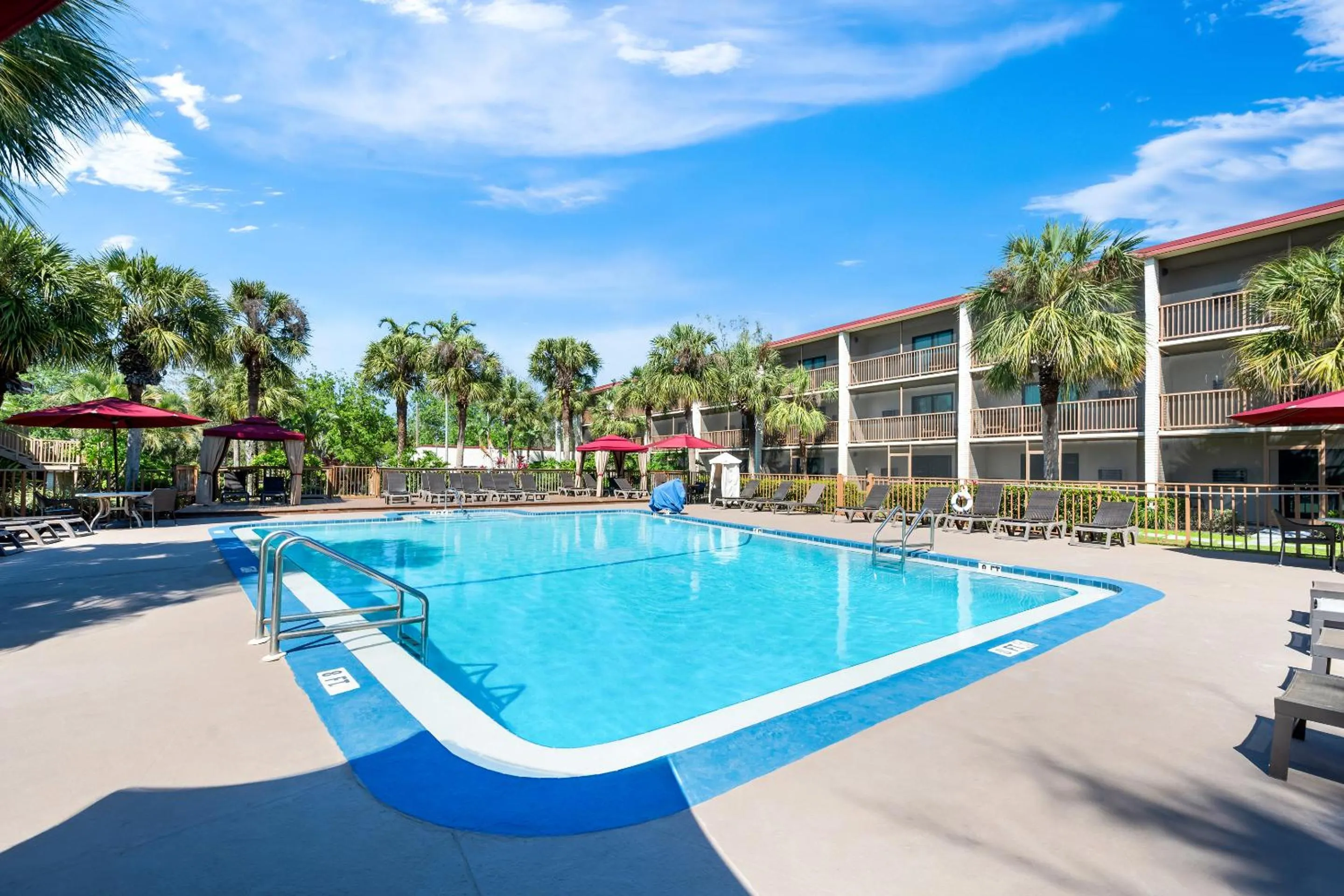 Swimming pool in Red Roof Inn PLUS+ & Suites Naples Downtown-5th Ave S