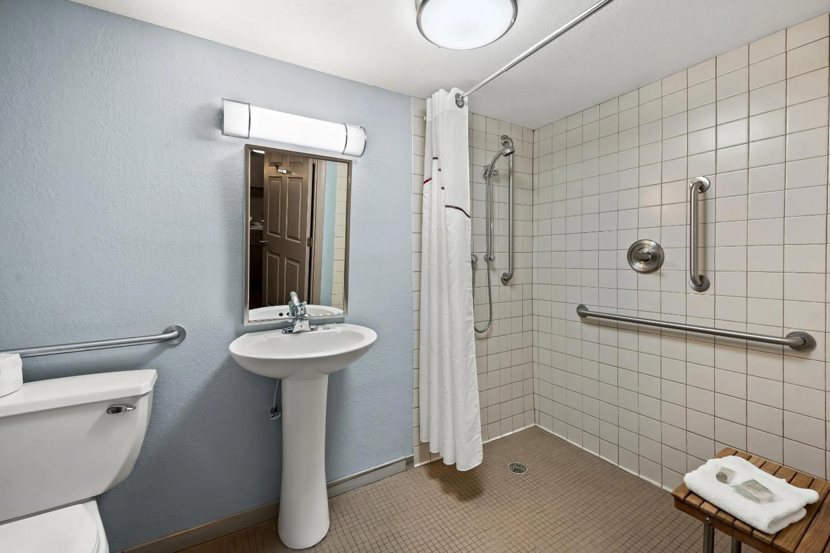 Shower in Red Roof Inn PLUS+ & Suites Naples Downtown-5th Ave S