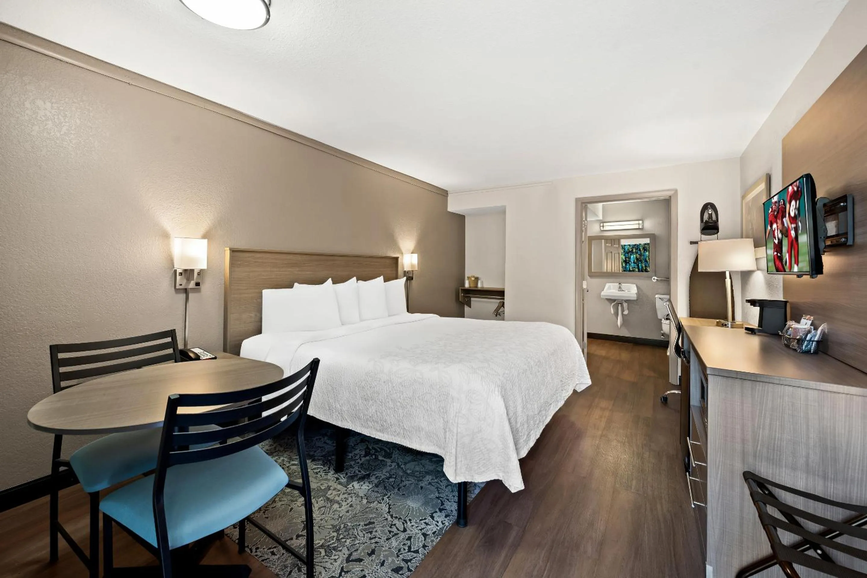 Bedroom, Bed in Red Roof Inn PLUS+ & Suites Naples Downtown-5th Ave S