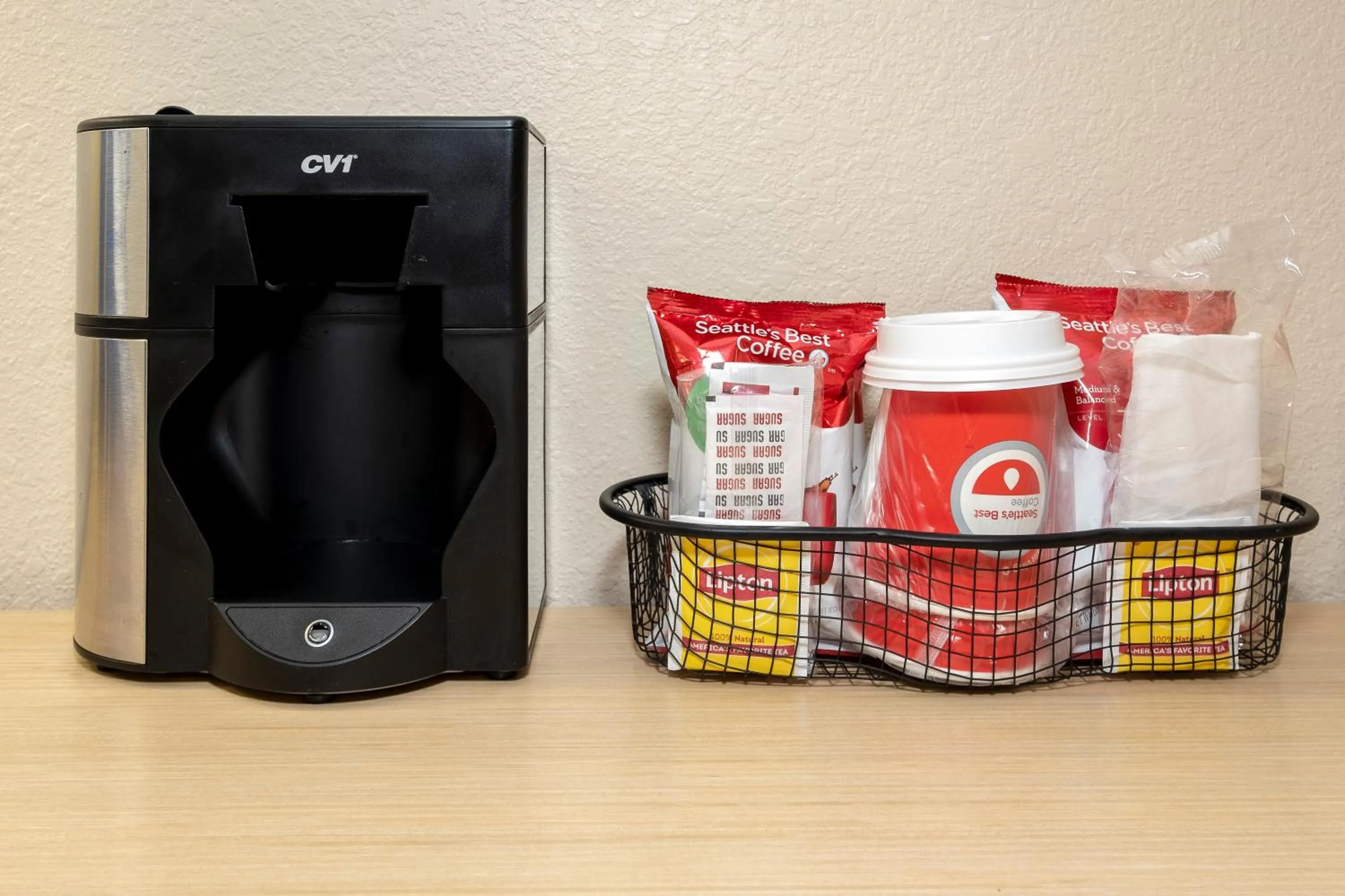 Coffee/tea facilities in Red Roof Inn PLUS+ & Suites Naples Downtown-5th Ave S