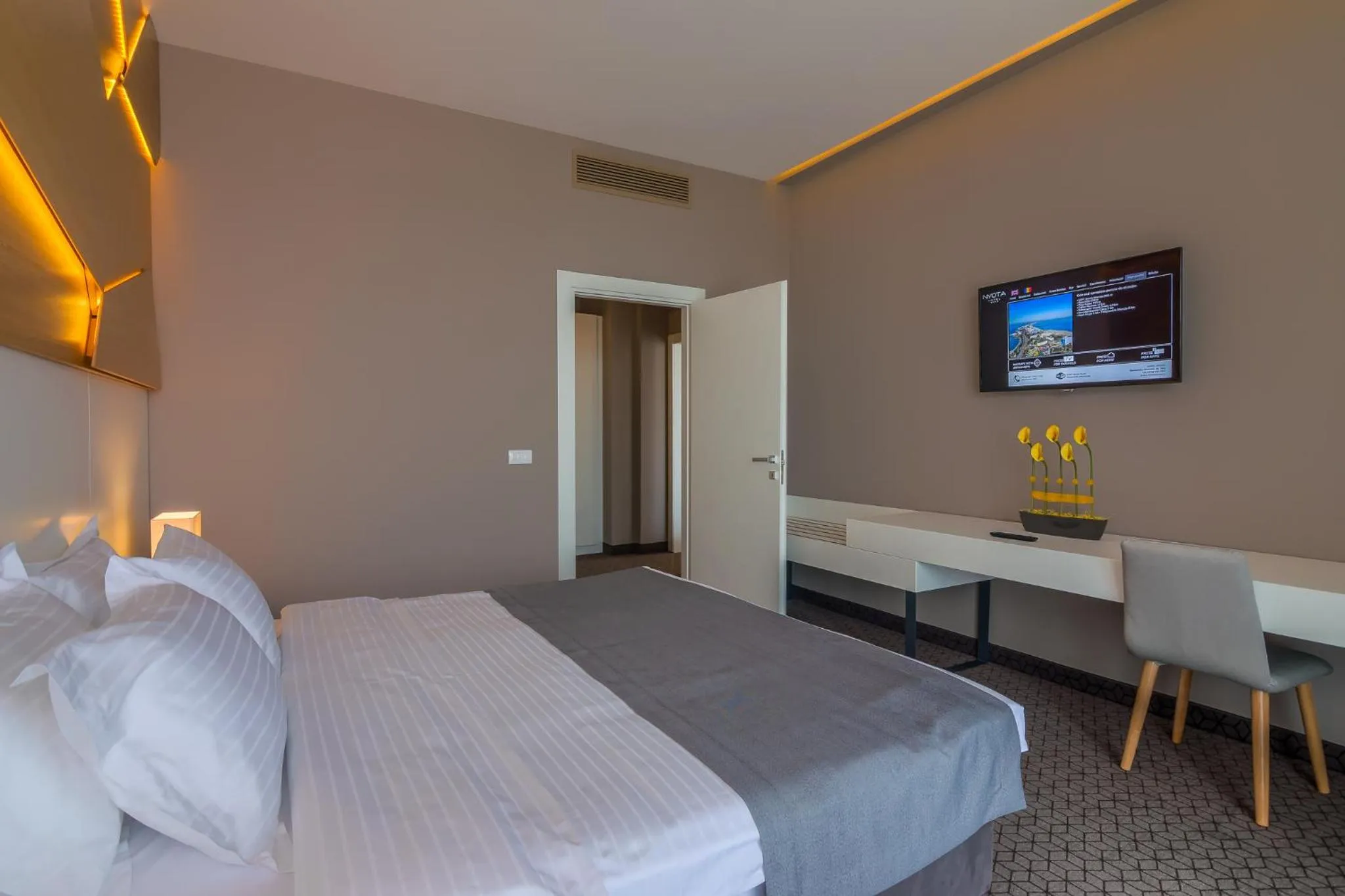 Bed in Nyota Hotel & Conference Center