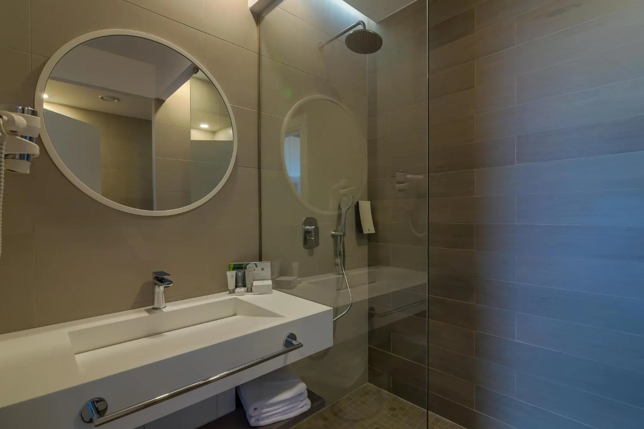 Nyota Hotel & Conference Center