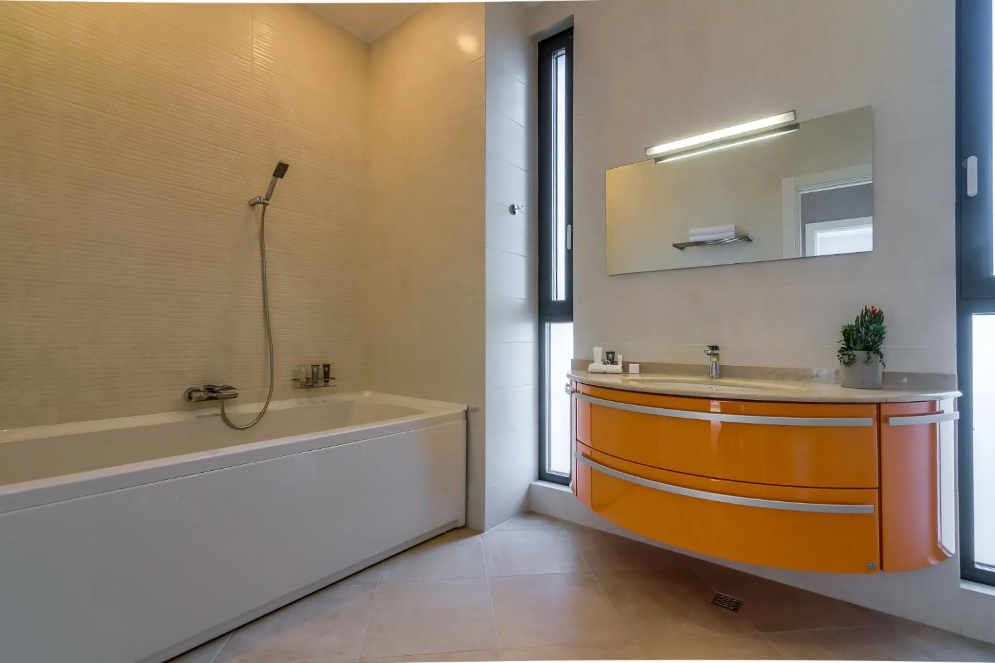 Shower in Nyota Hotel & Conference Center