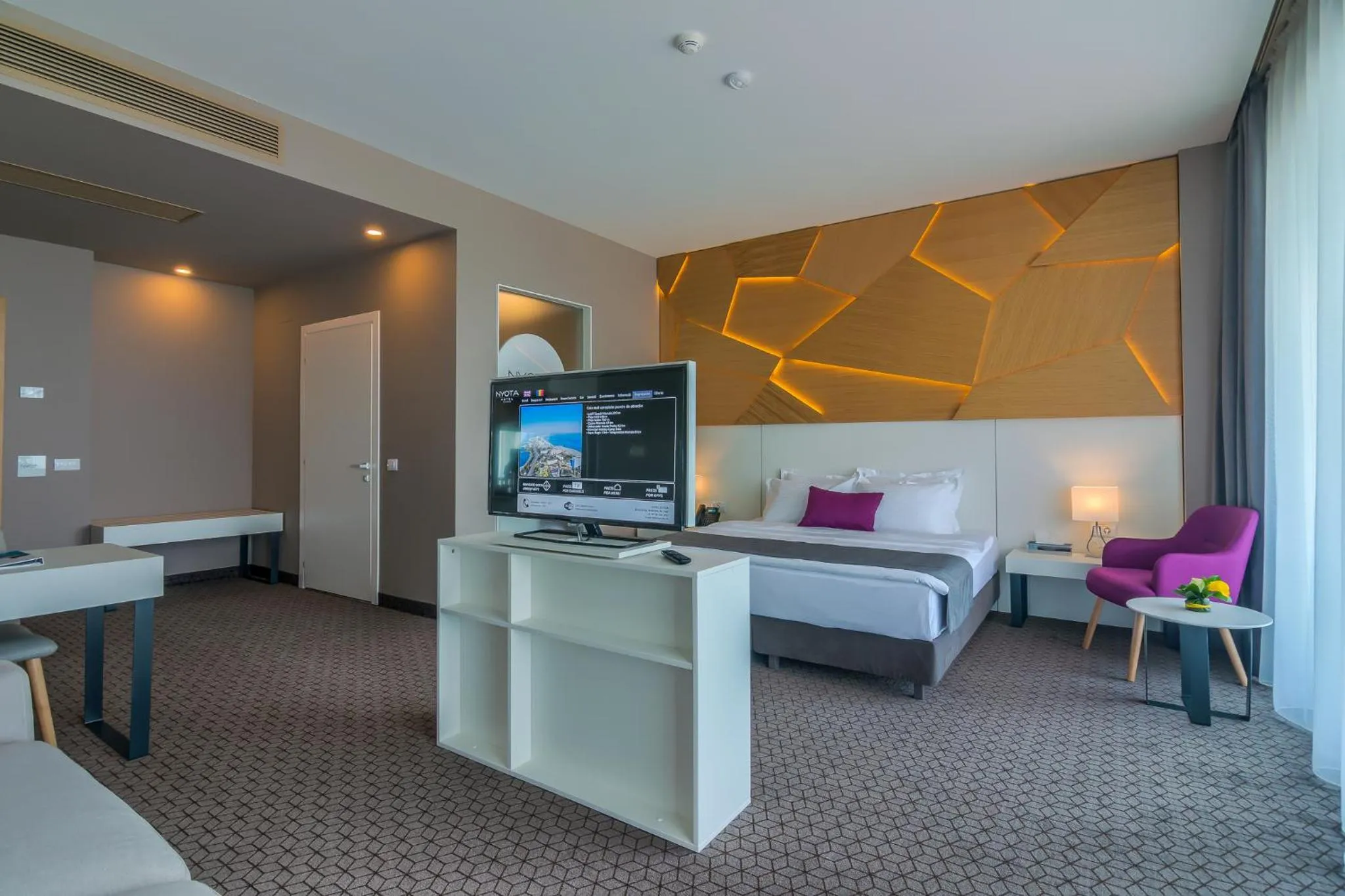 Bed in Nyota Hotel & Conference Center