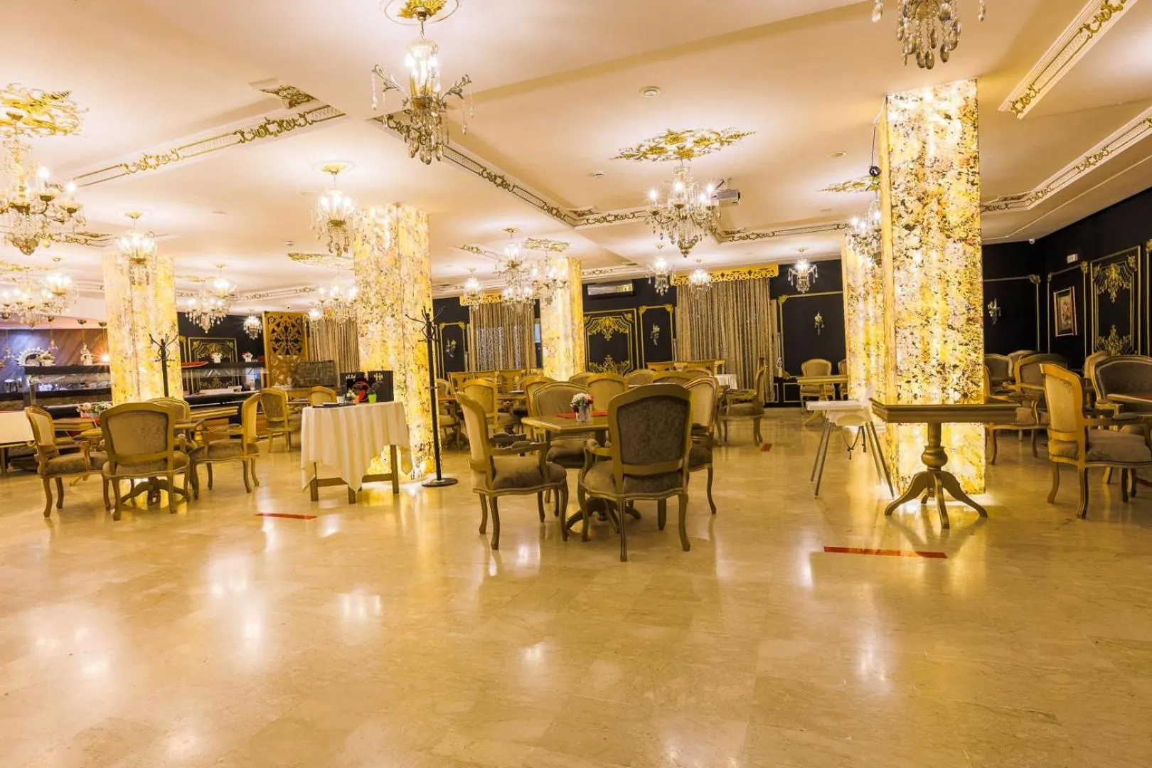 Restaurant/places to eat in Hotel Hospitality-Inn City Center