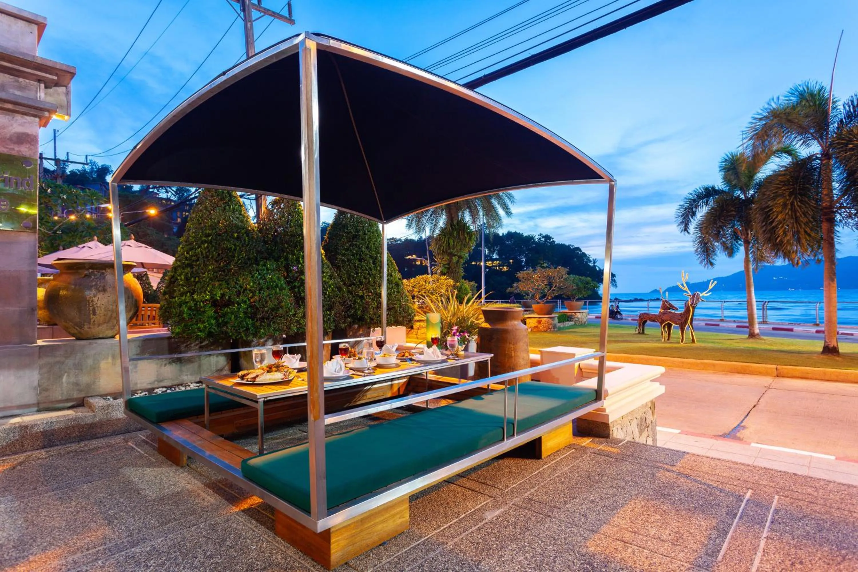Restaurant/places to eat in Seaview Patong Hotel - SHA Plus
