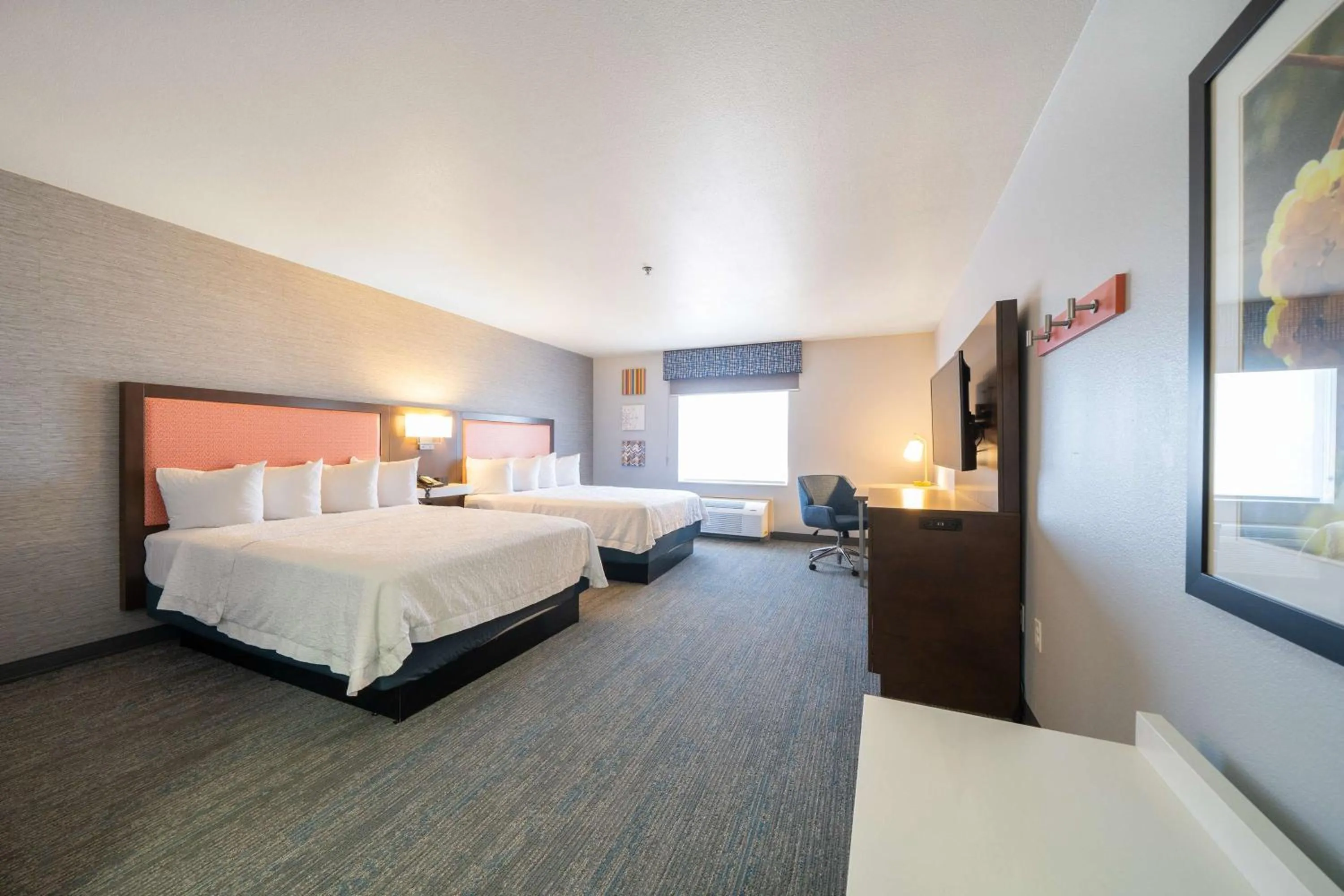 Bedroom, Bed in Hampton Inn & Suites Modesto - Salida