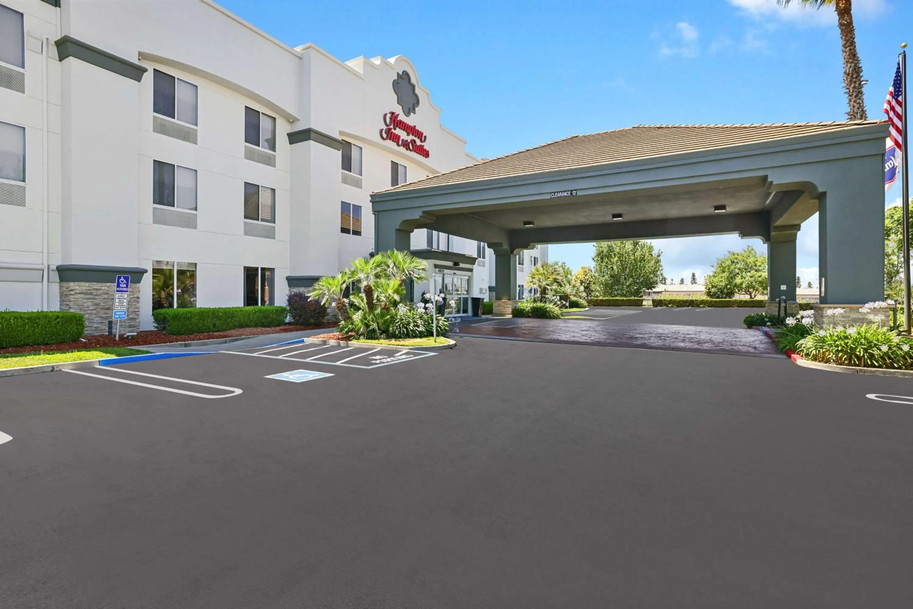 Property building in Hampton Inn & Suites Modesto - Salida