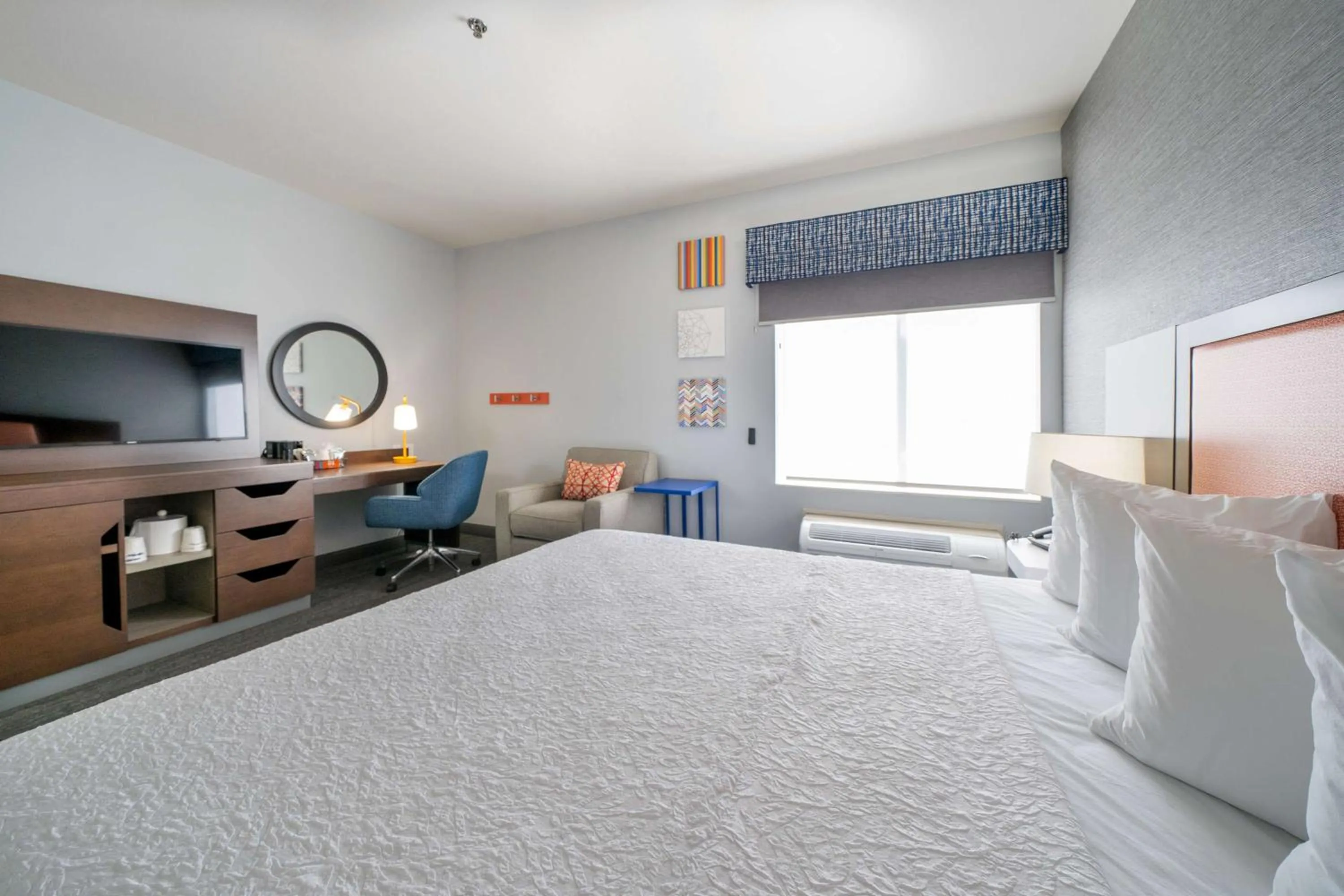 Bedroom, Bed in Hampton Inn & Suites Modesto - Salida