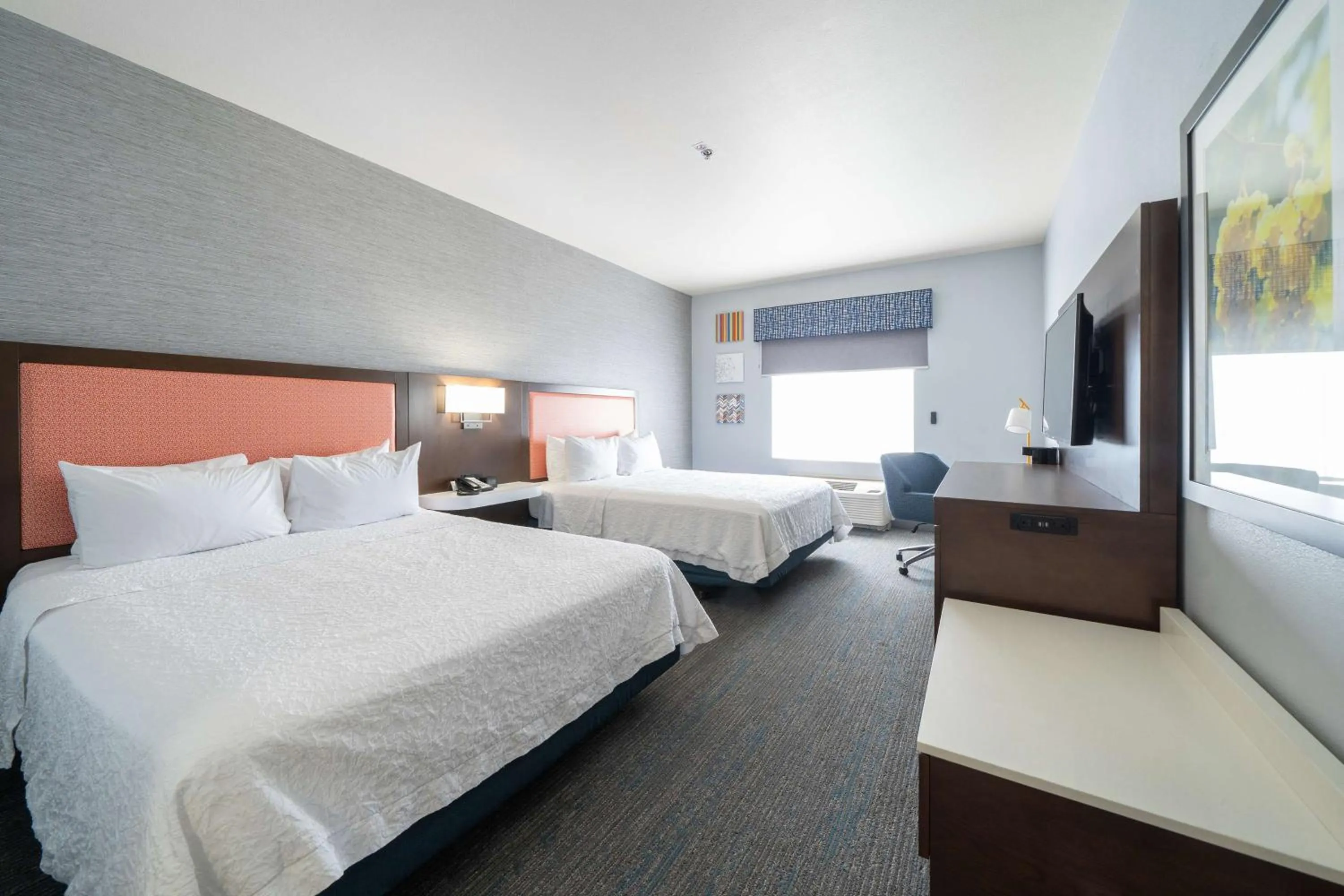 Bedroom, Bed in Hampton Inn & Suites Modesto - Salida