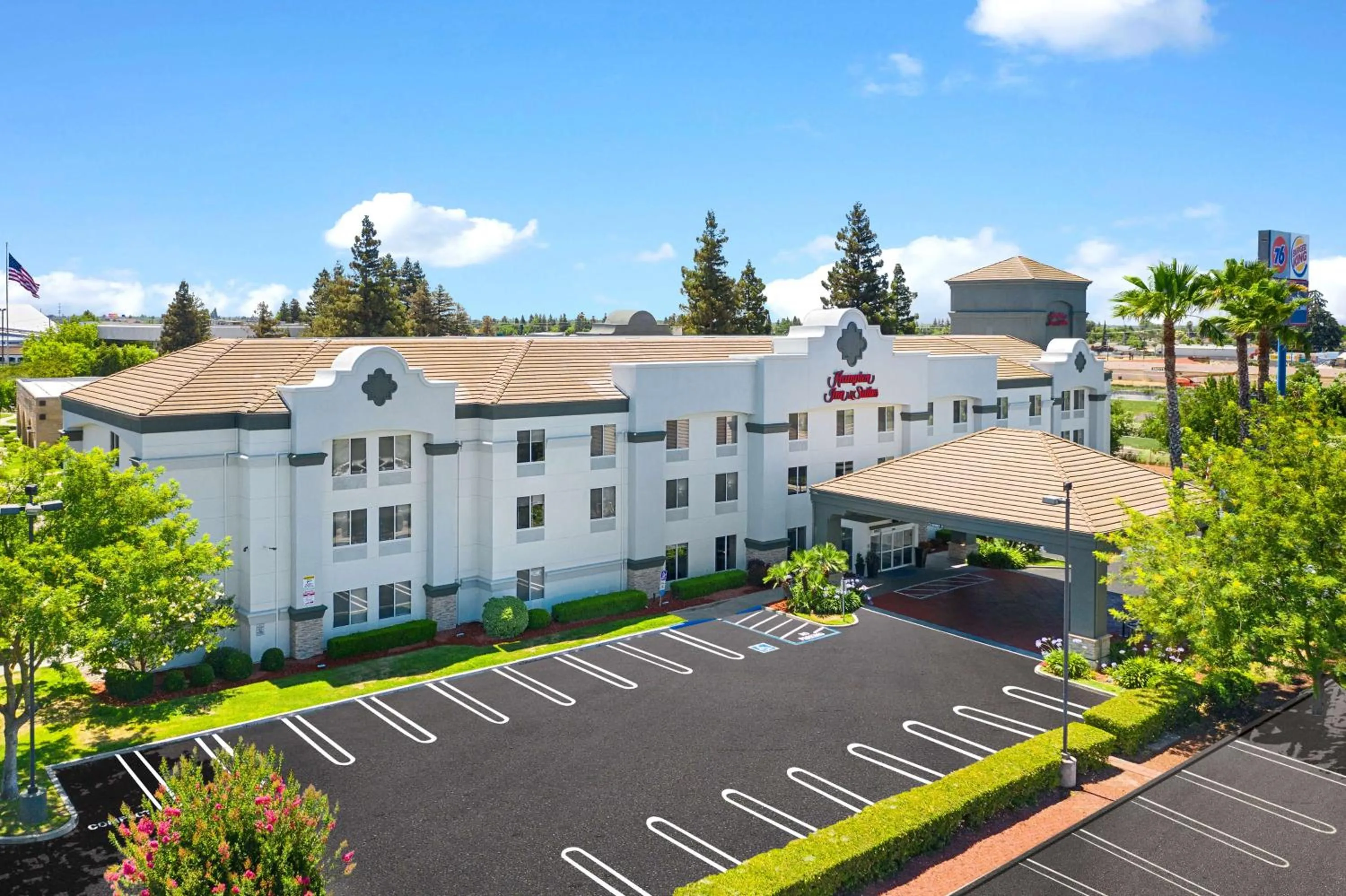Property building in Hampton Inn & Suites Modesto - Salida