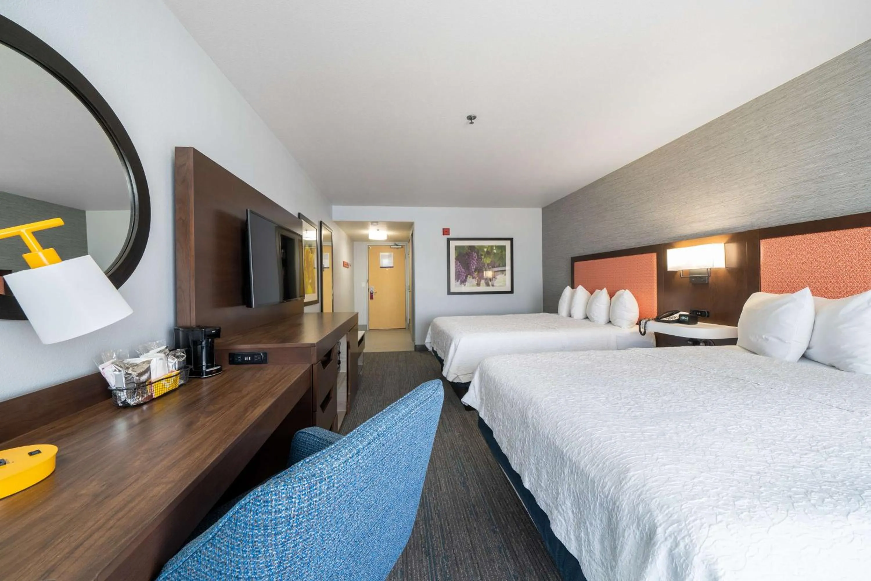 Bedroom, Bed in Hampton Inn & Suites Modesto - Salida