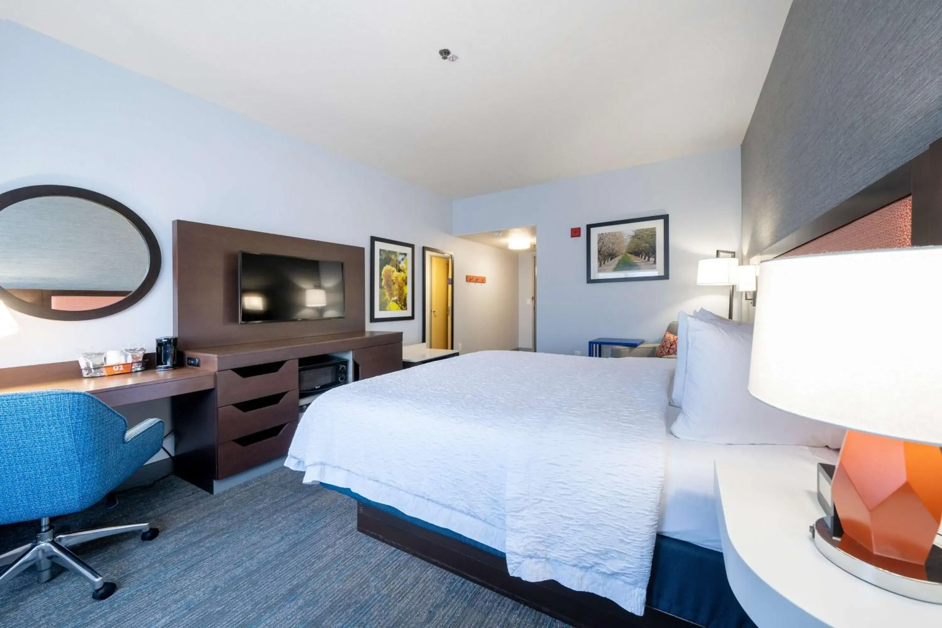 King Room with King Bed - Non-Smoking in Hampton Inn & Suites Modesto - Salida King Room with King Bed - Non-Smoking in Hampton Inn & Suites Modesto - Salida