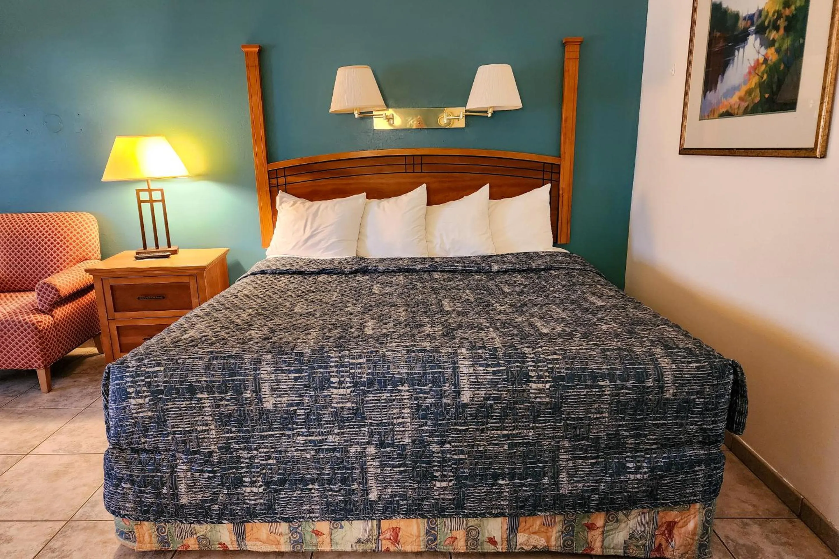 Bed in Ivey House Everglades Adventures Hotel