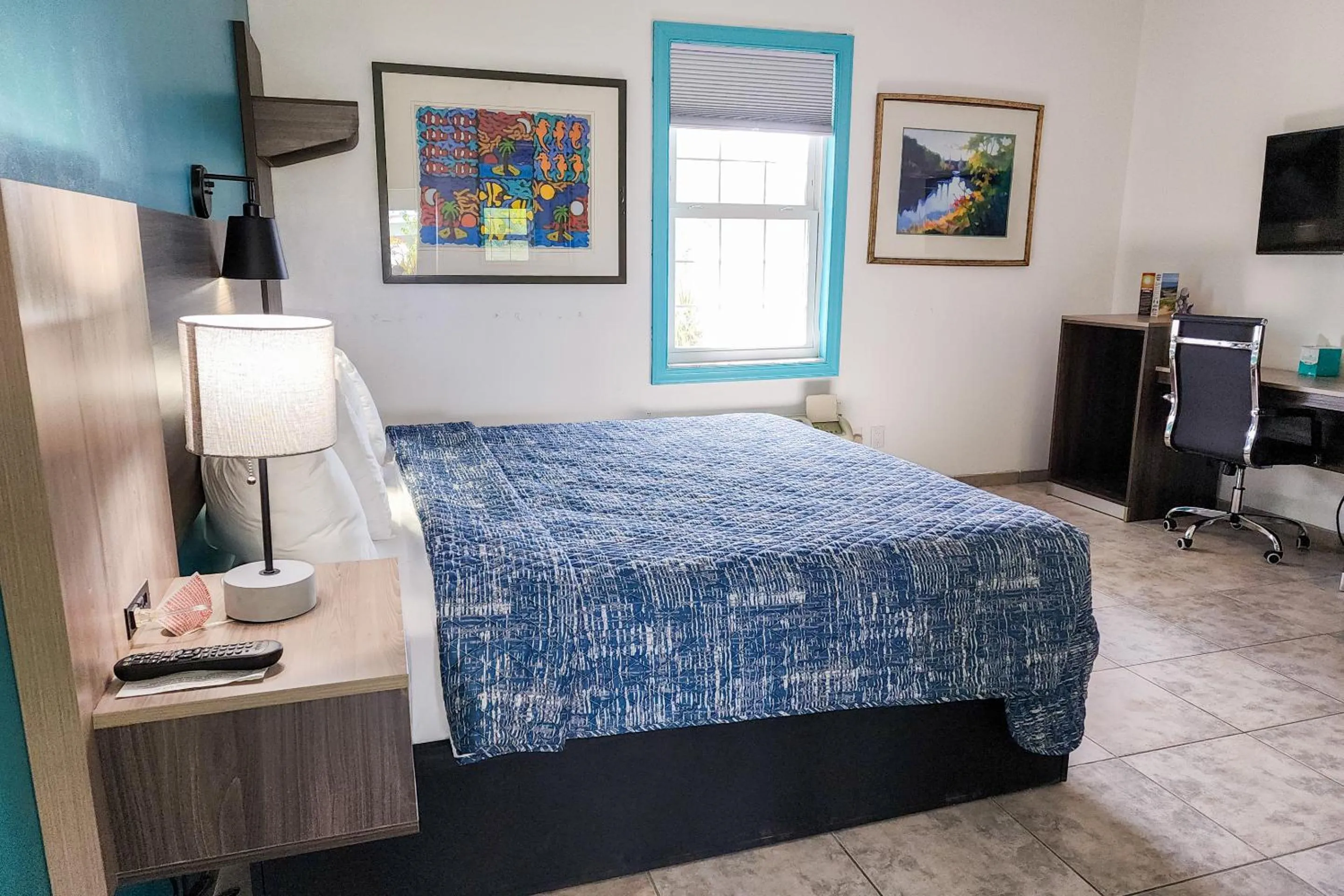 Bed in Ivey House Everglades Adventures Hotel