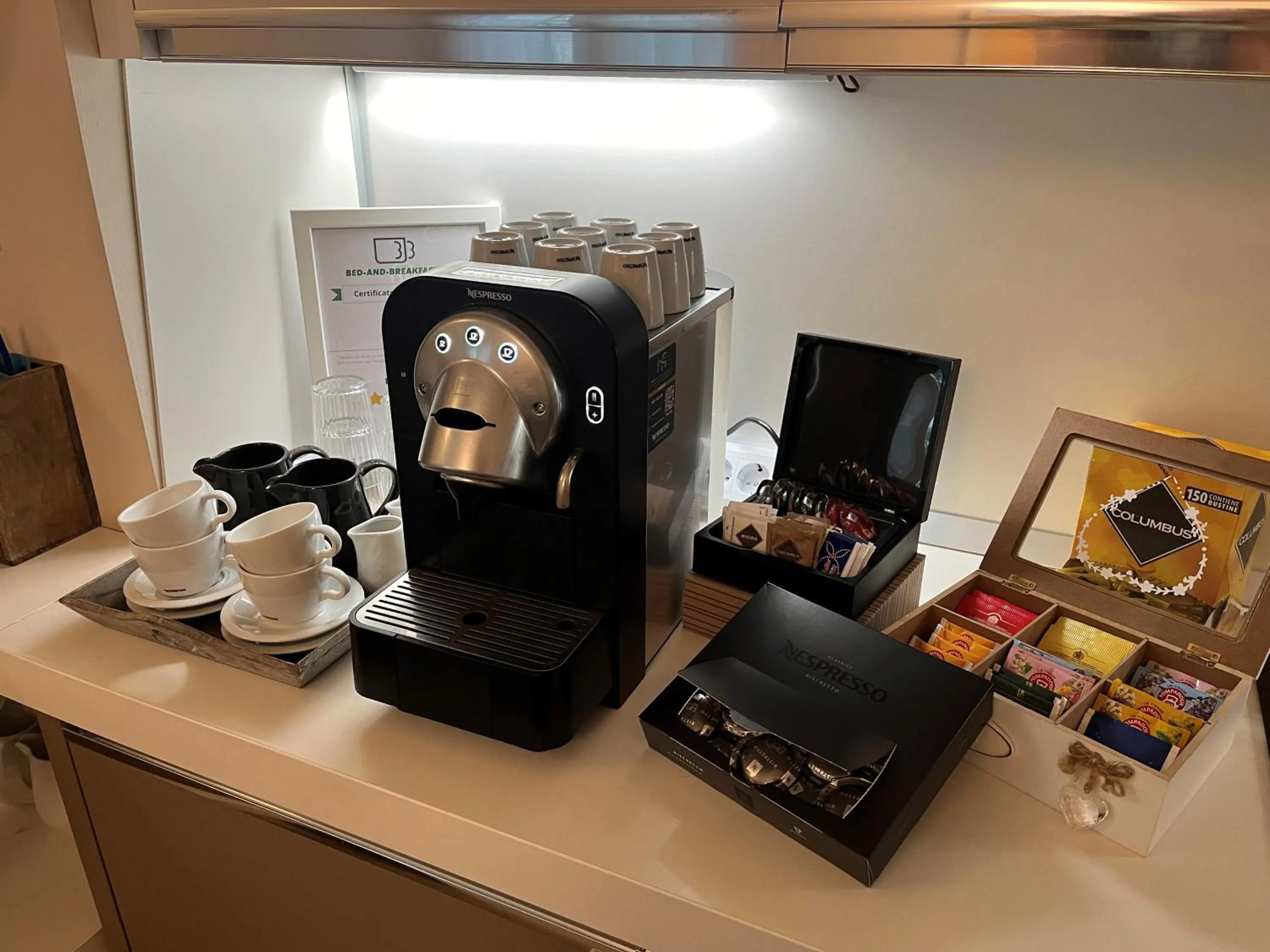 Coffee/tea facilities in C.A.V. B&B Curiel20