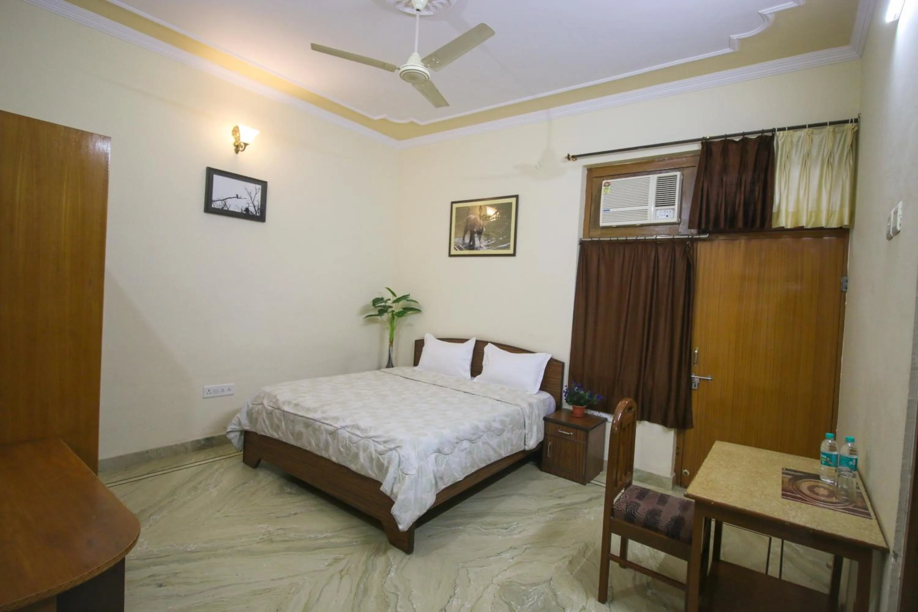 room service, Bed in Ranthambore Tiger Home