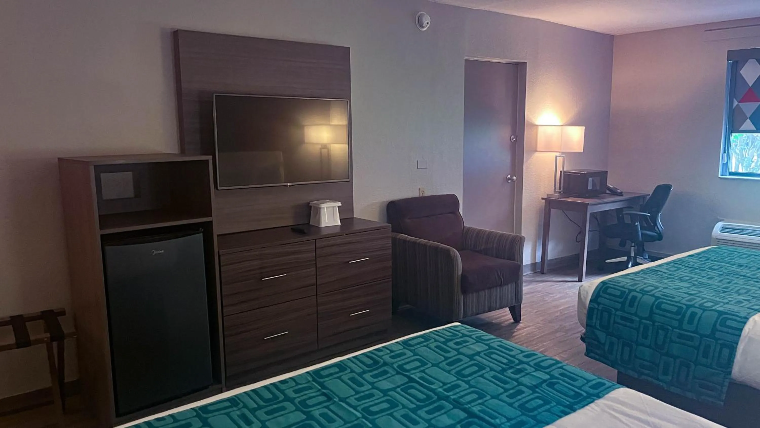 Bed in Motel 6 Lake City, FL – Medical Center