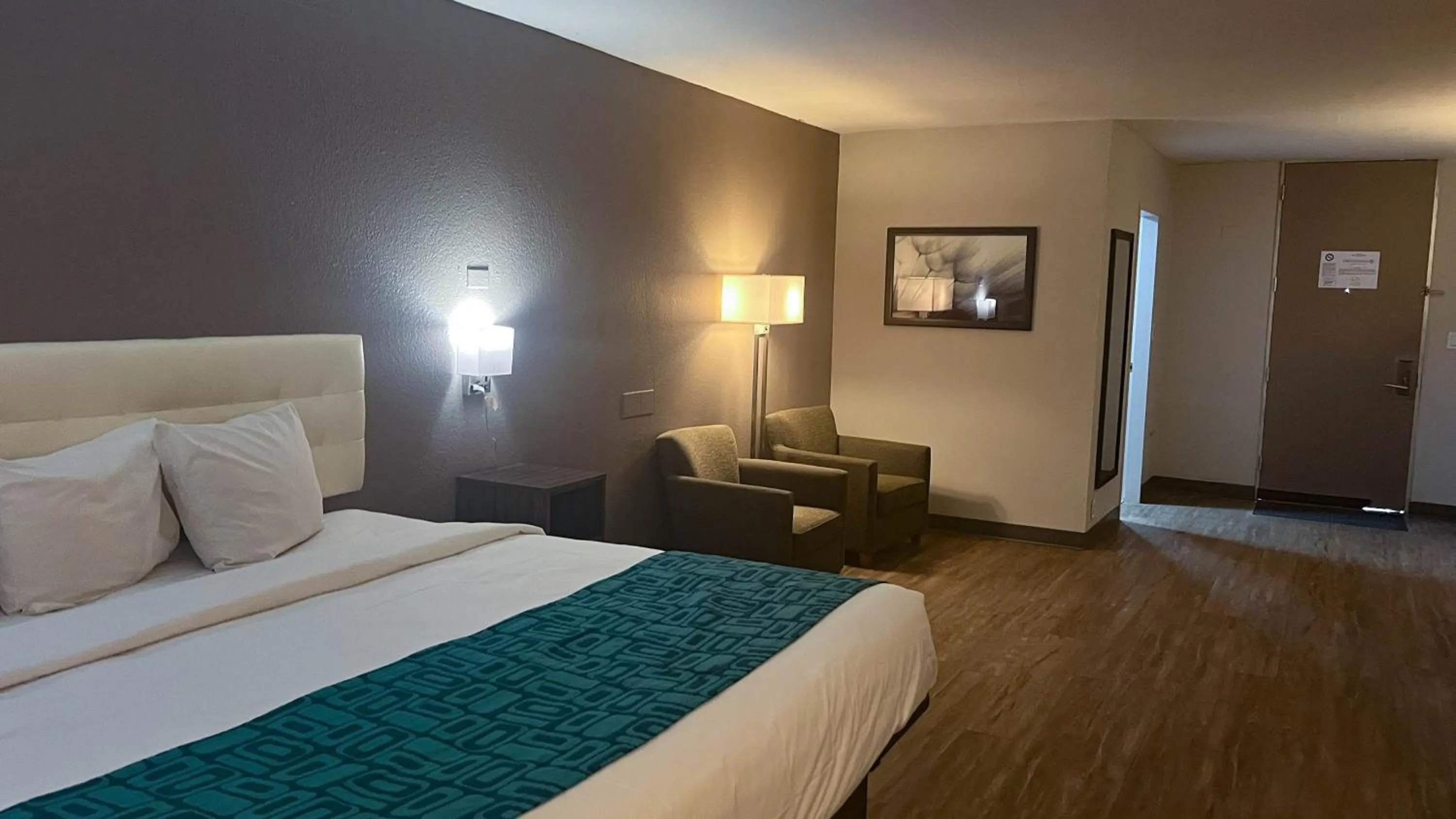 Bed in Motel 6 Lake City, FL – Medical Center