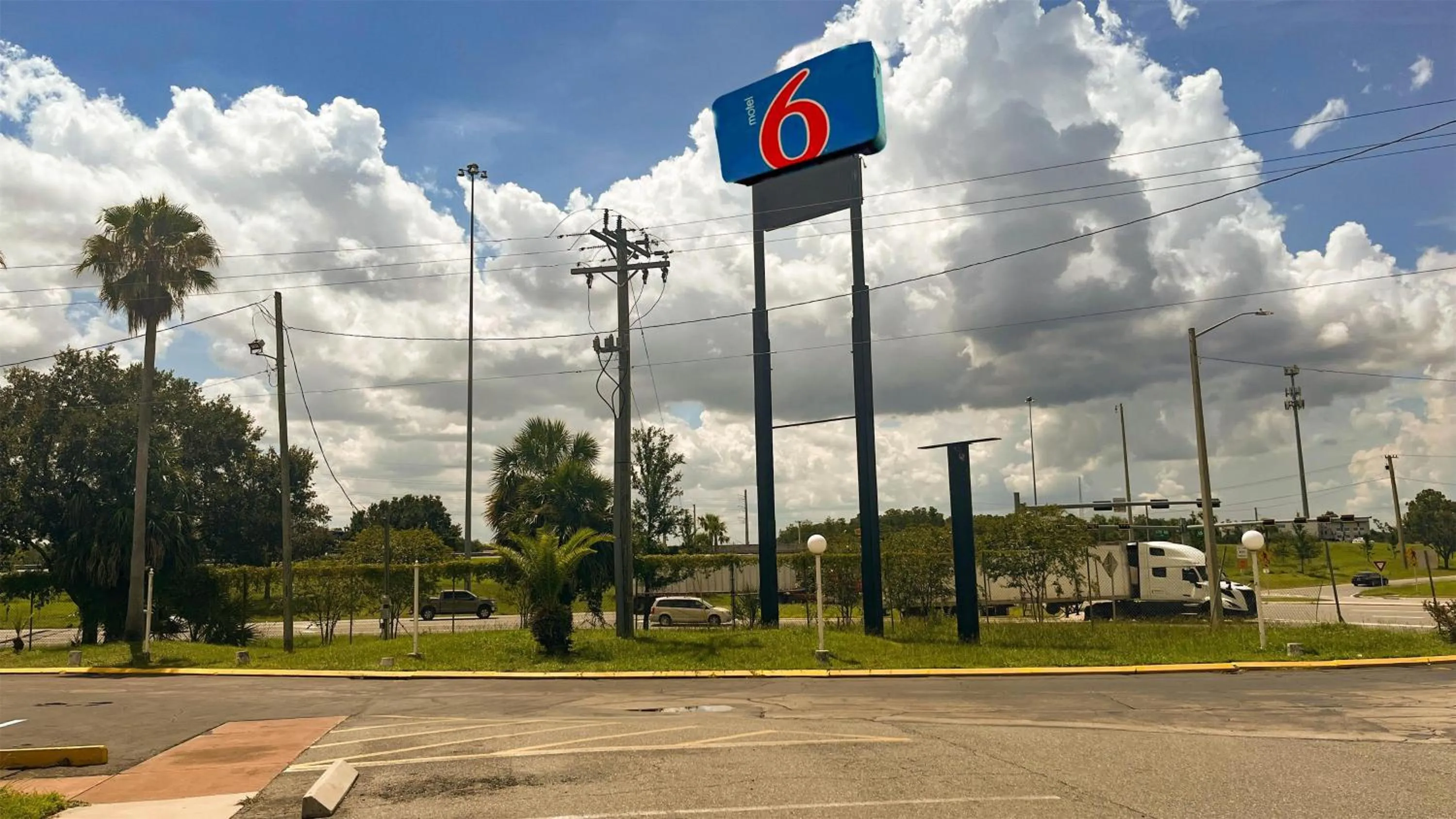 Property building in Motel 6 Lake City, FL – Medical Center