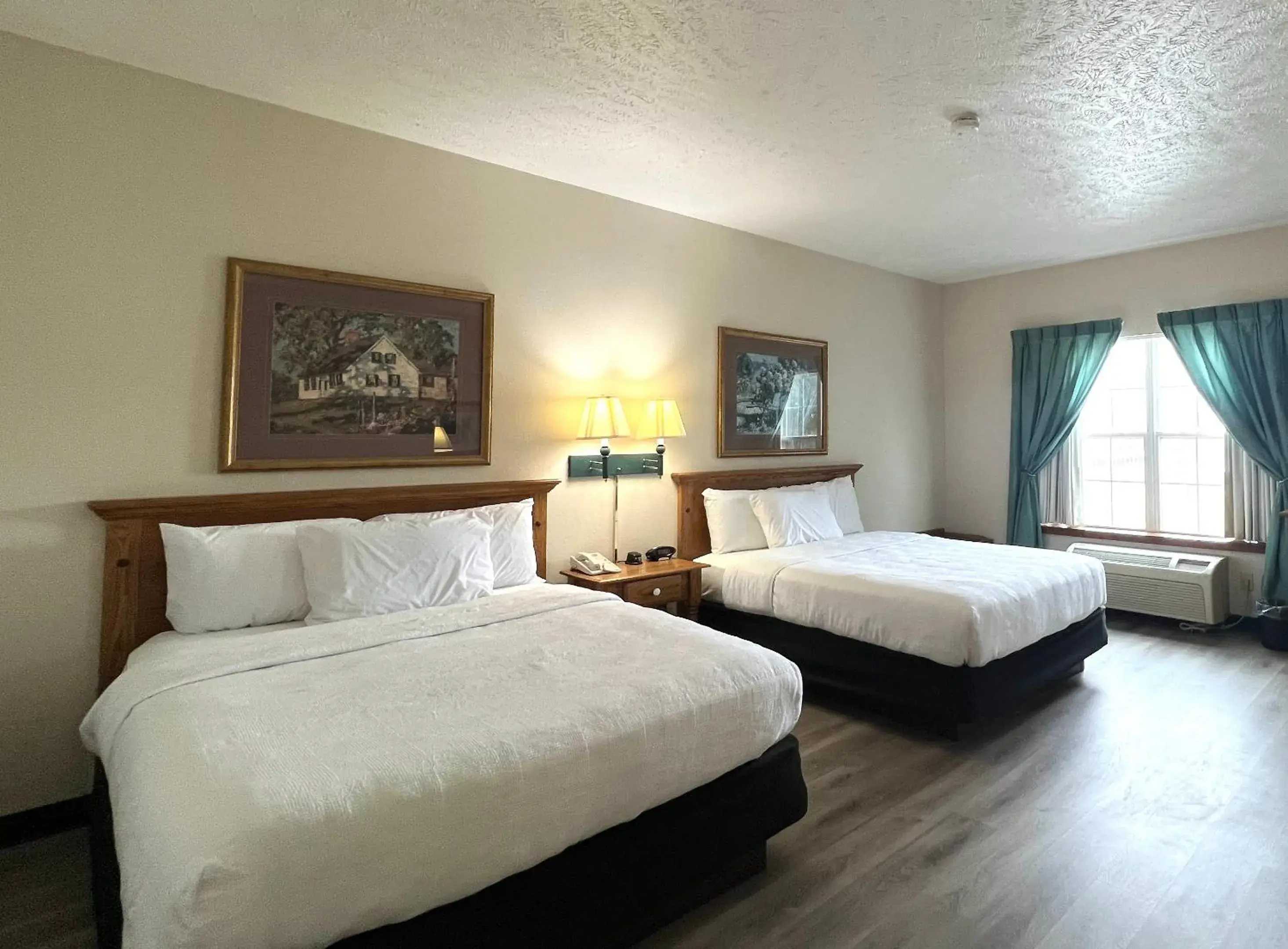 Standard Queen Room with Two Queen Beds - single occupancy in Van Buren Hotel Standard Queen Room with Two Queen Beds - single occupancy in Van Buren Hotel