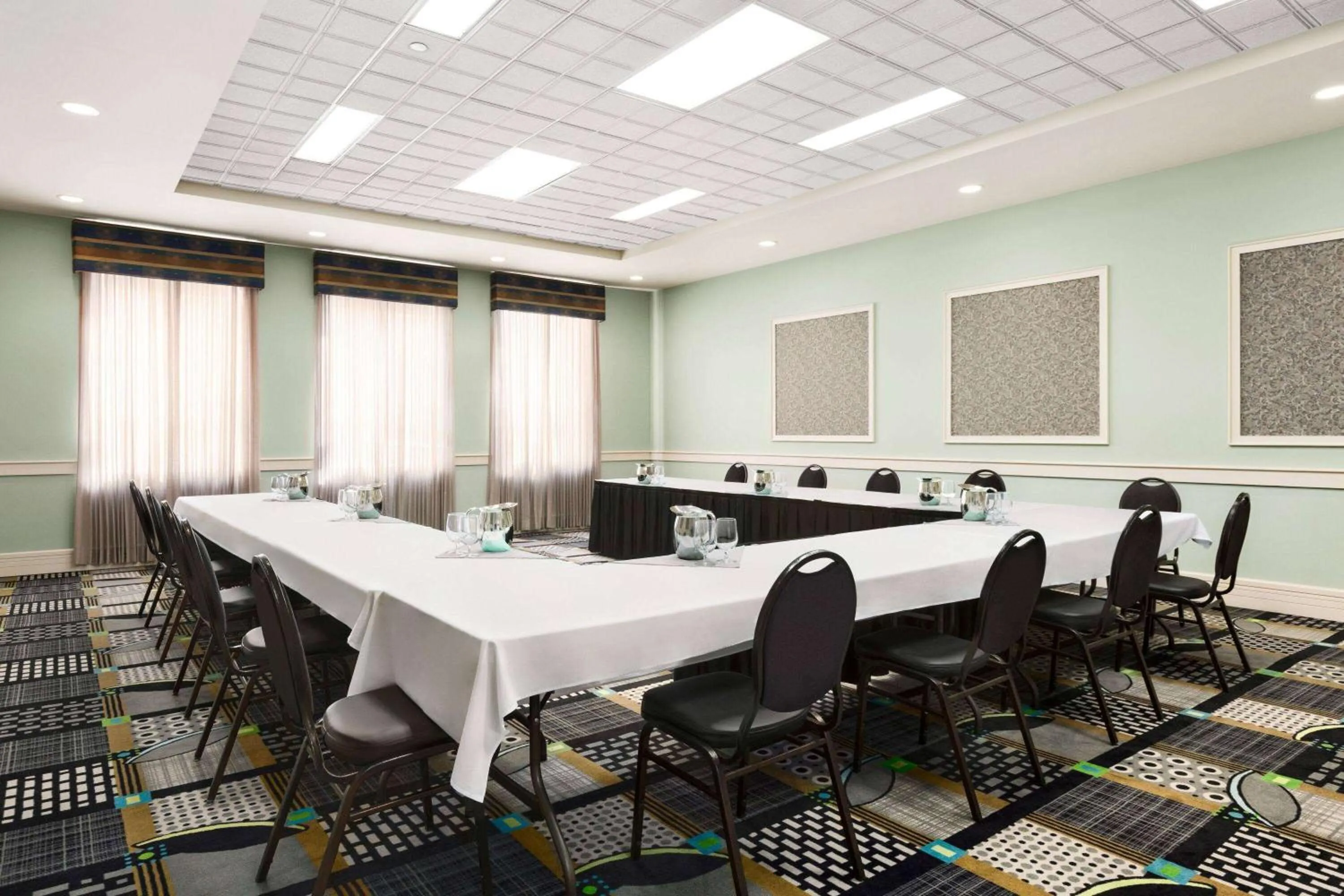 Meeting/conference room in Royal Hotel Edmonton Airport Trademark Collection By Wyndham