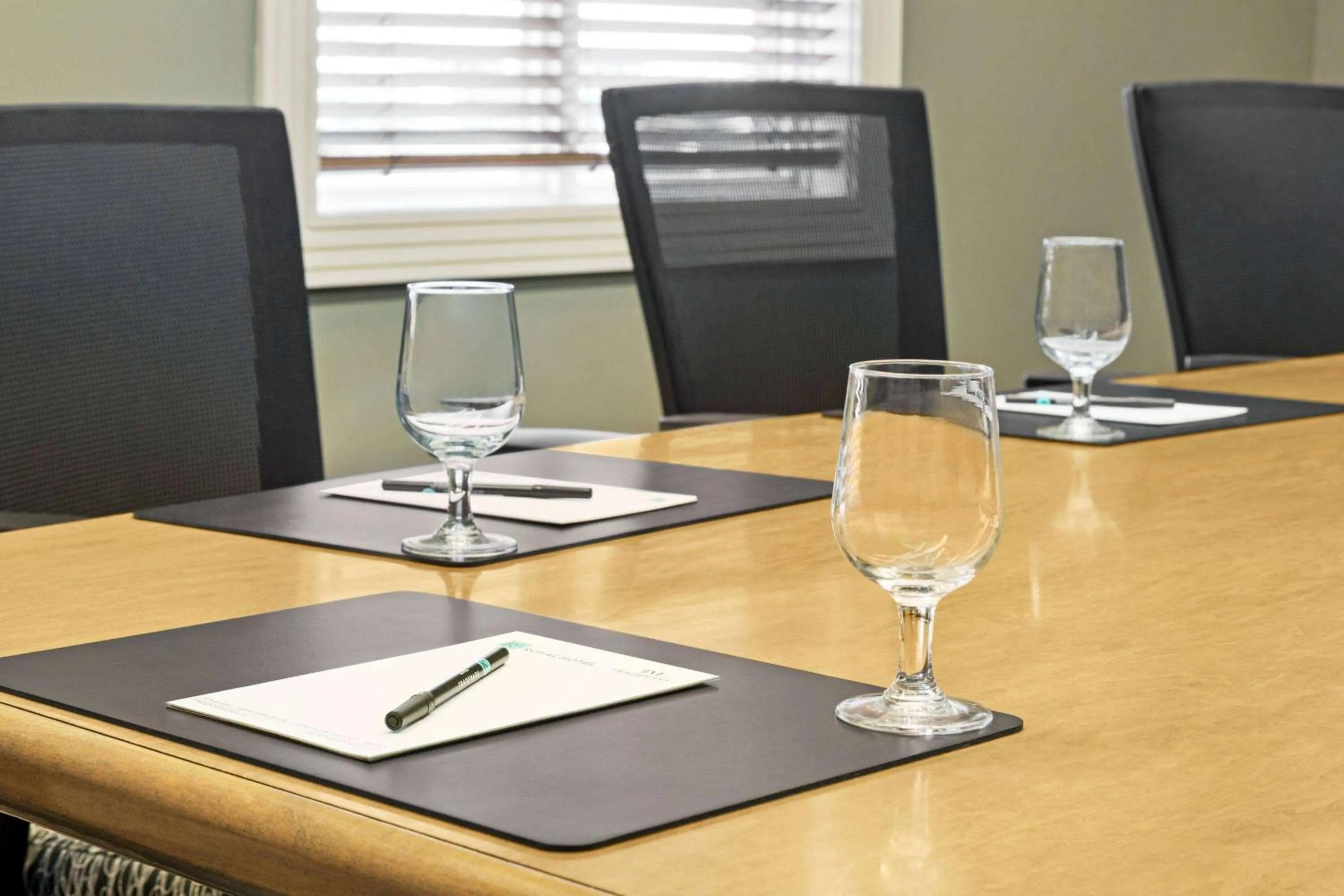 Meeting/conference room in Royal Hotel Edmonton Airport Trademark Collection By Wyndham