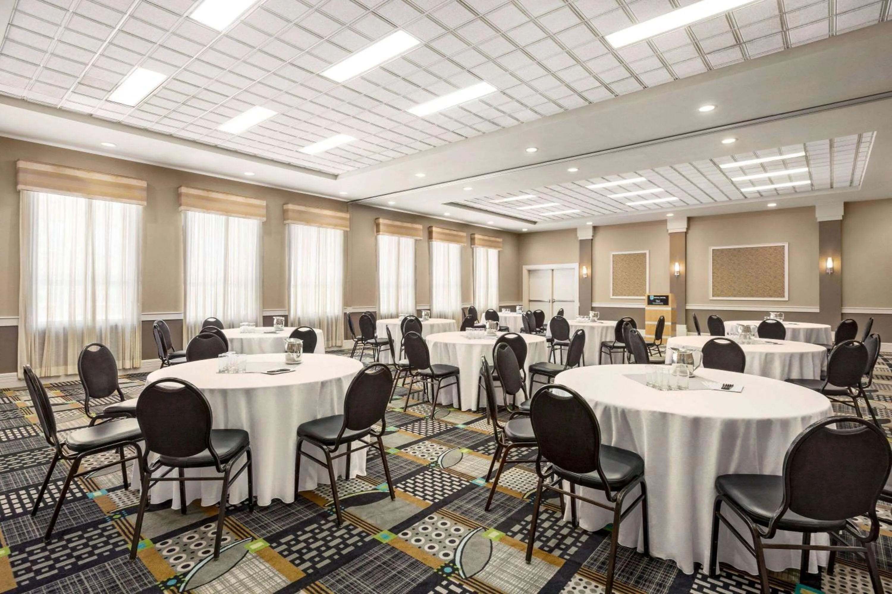 Meeting/conference room in Royal Hotel Edmonton Airport Trademark Collection By Wyndham