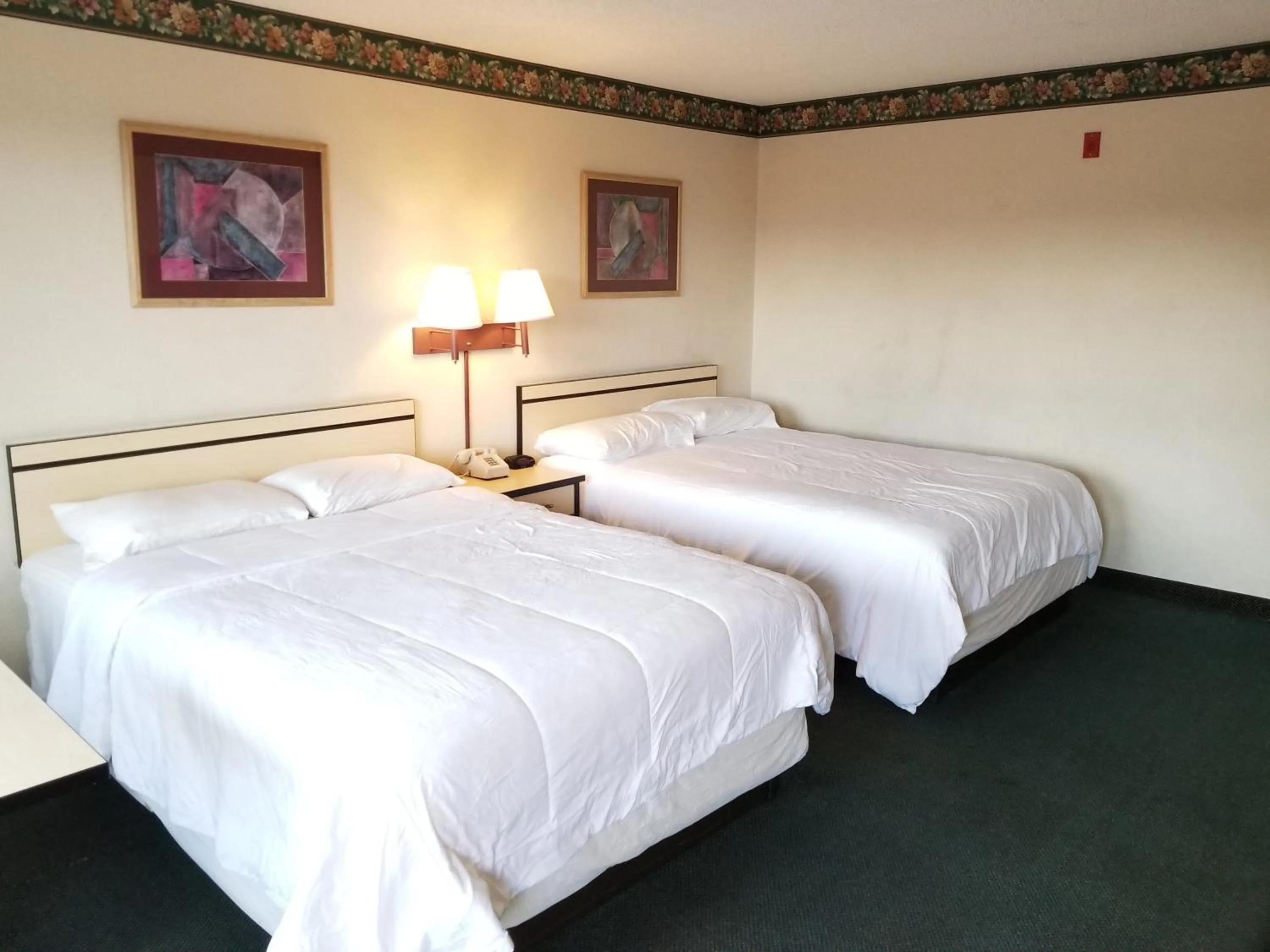 Bed in TravelStar Inn & Suites