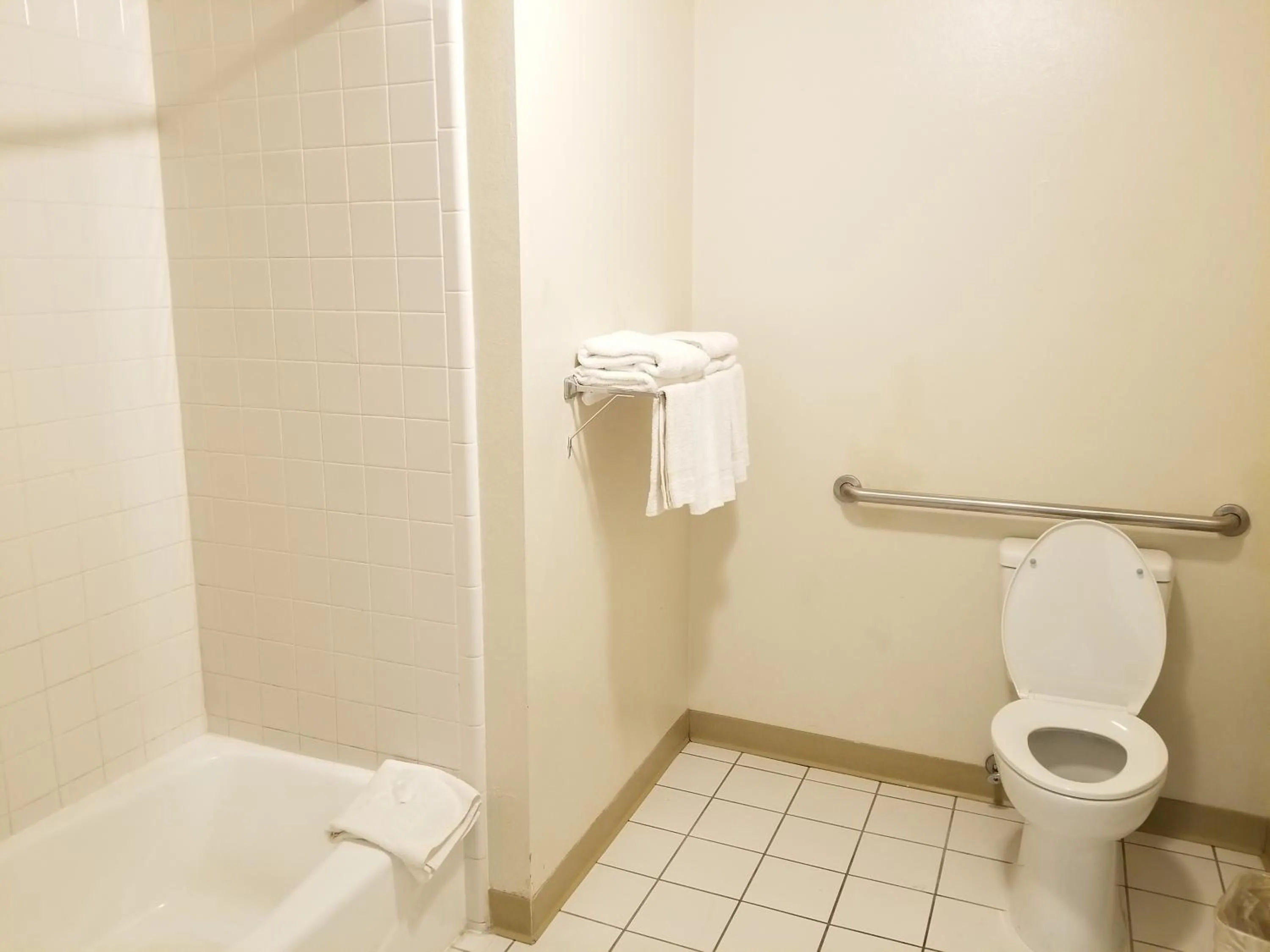 TravelStar Inn & Suites