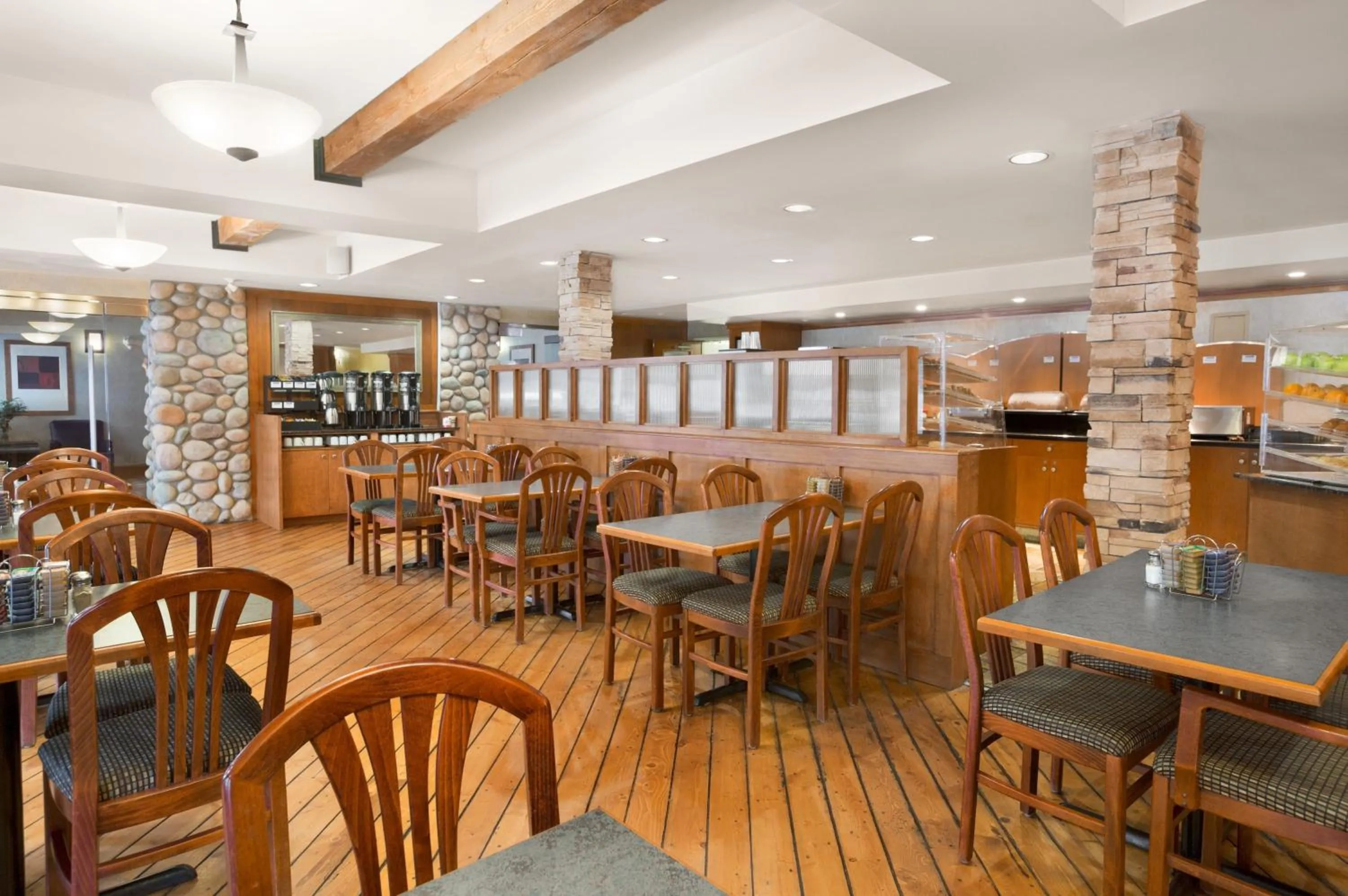 Restaurant/places to eat in Canmore Inn & Suites