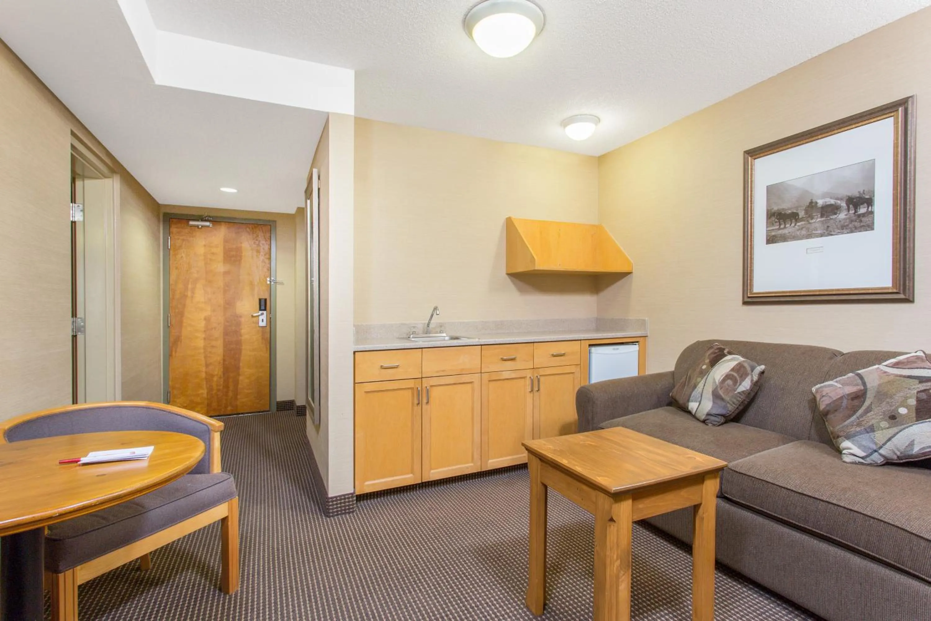 Kitchen or kitchenette in Canmore Inn & Suites