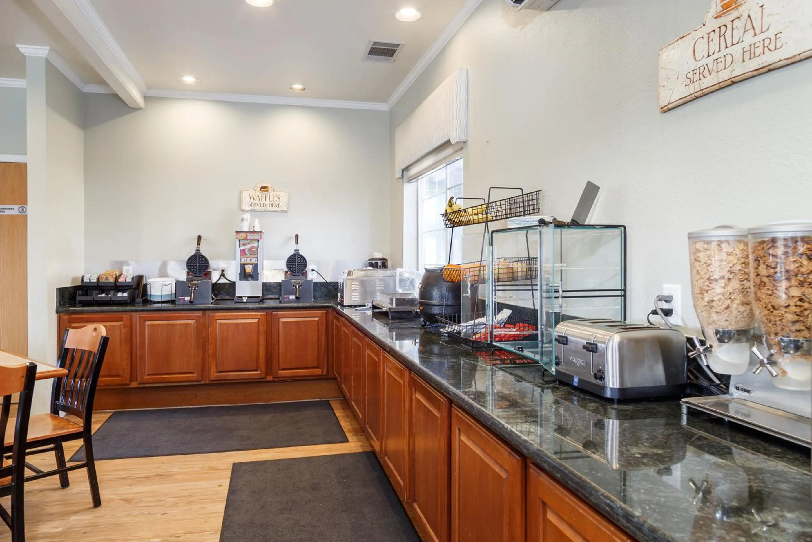 Restaurant/places to eat in Comfort Inn & Suites Susanville