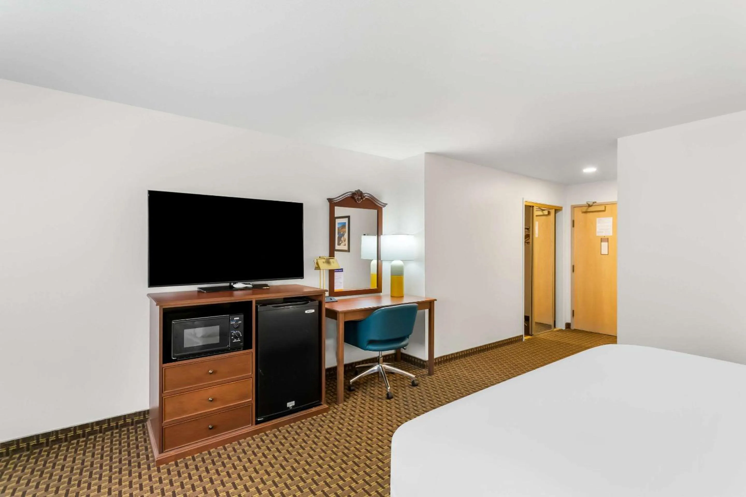 Bedroom, Bed in Comfort Inn & Suites Susanville