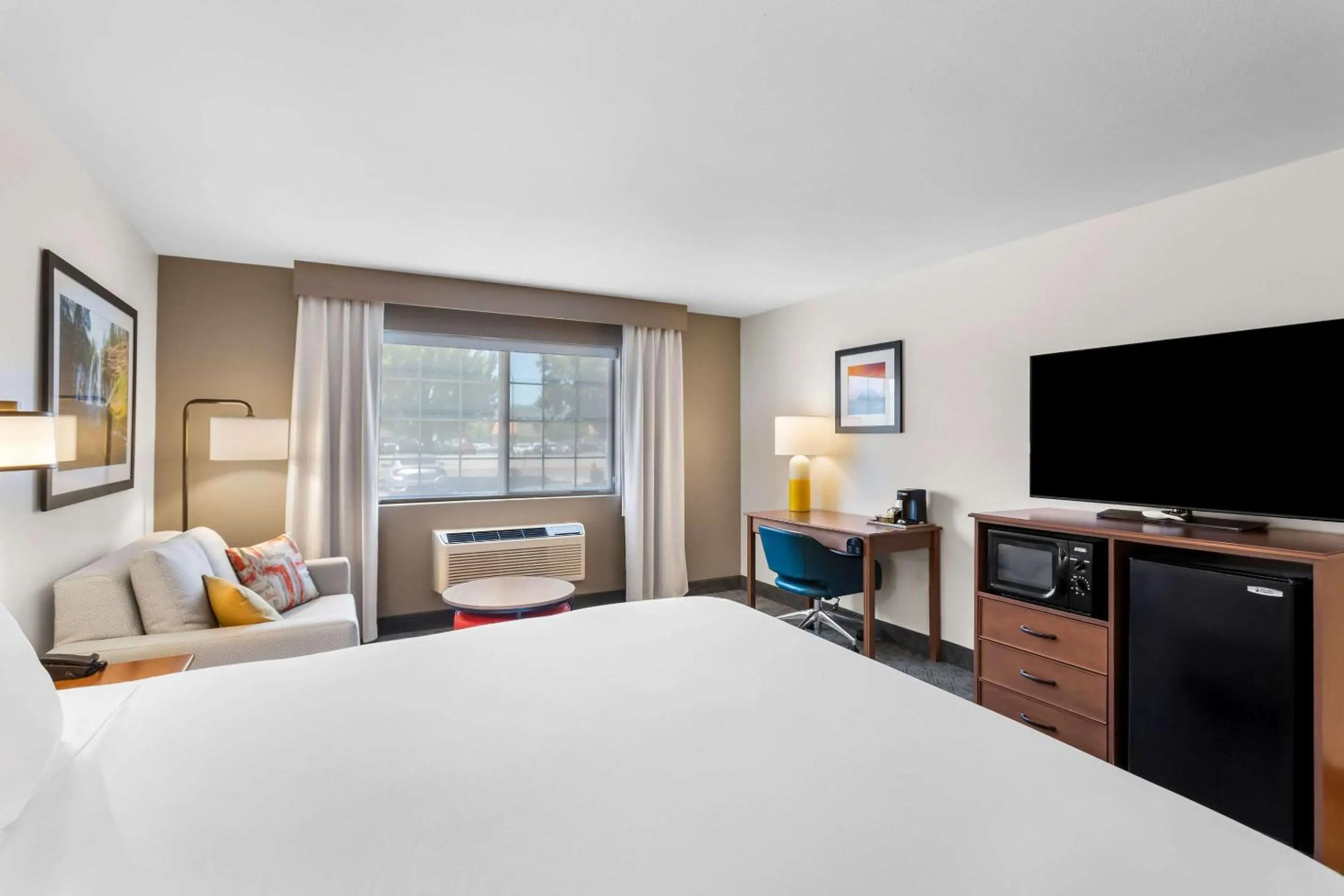 Bedroom, Bed in Comfort Inn & Suites Susanville