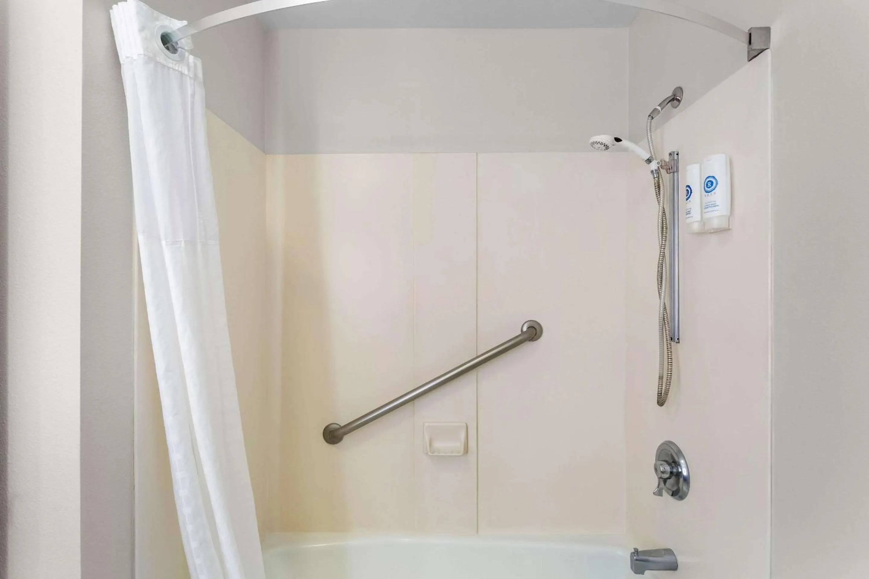 Shower in Comfort Inn & Suites Susanville